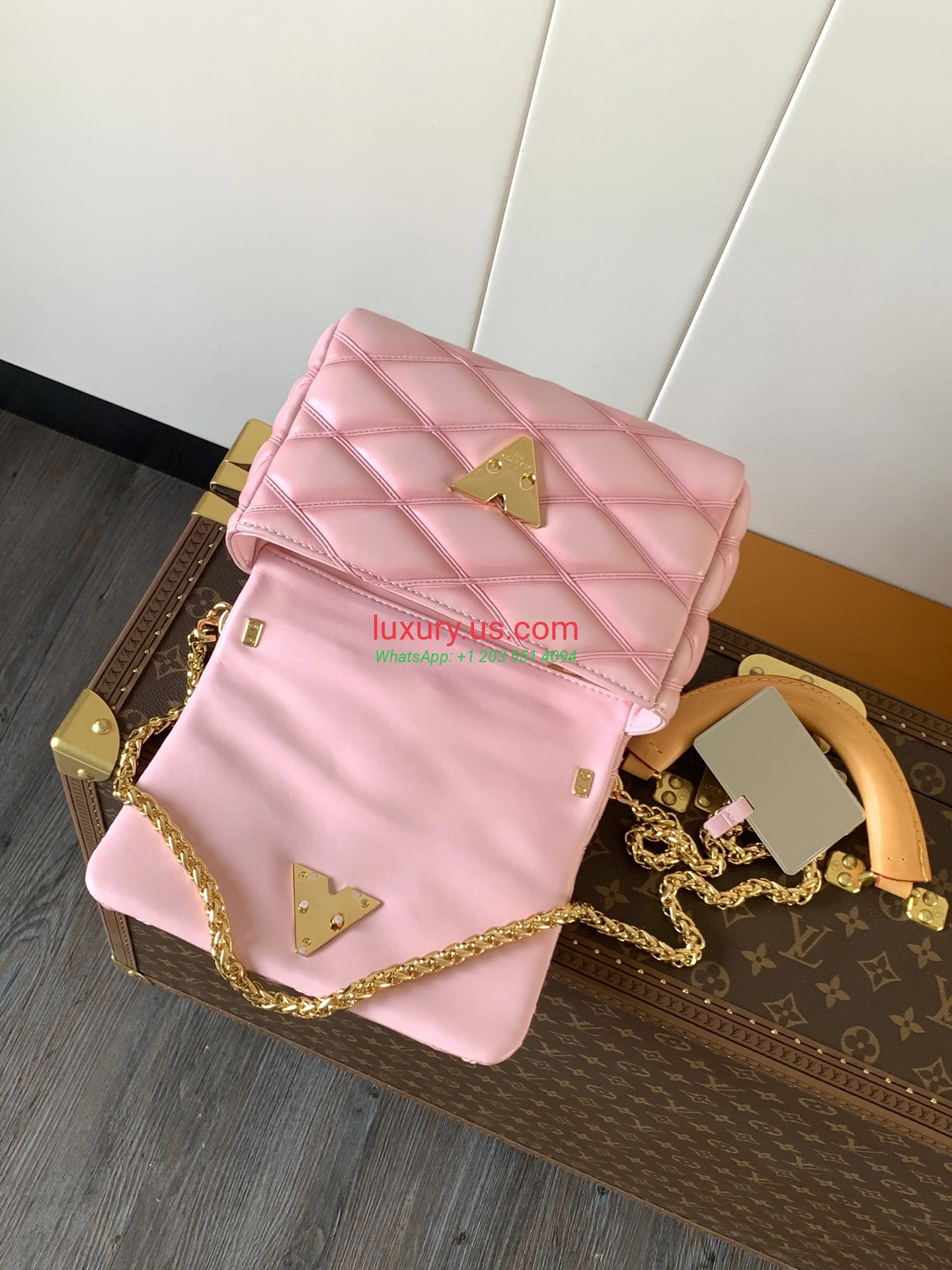 Louis Vuitton Twist M22891 DeepPink 23x16x10 cm - Replica Bag high-quality replicas, exquisite design, perfect details. Louis Vuitton Twist M22891 DeepPink 23x16x10 cm - Replica Bag high-quality replicas, exquisite design, perfect details.