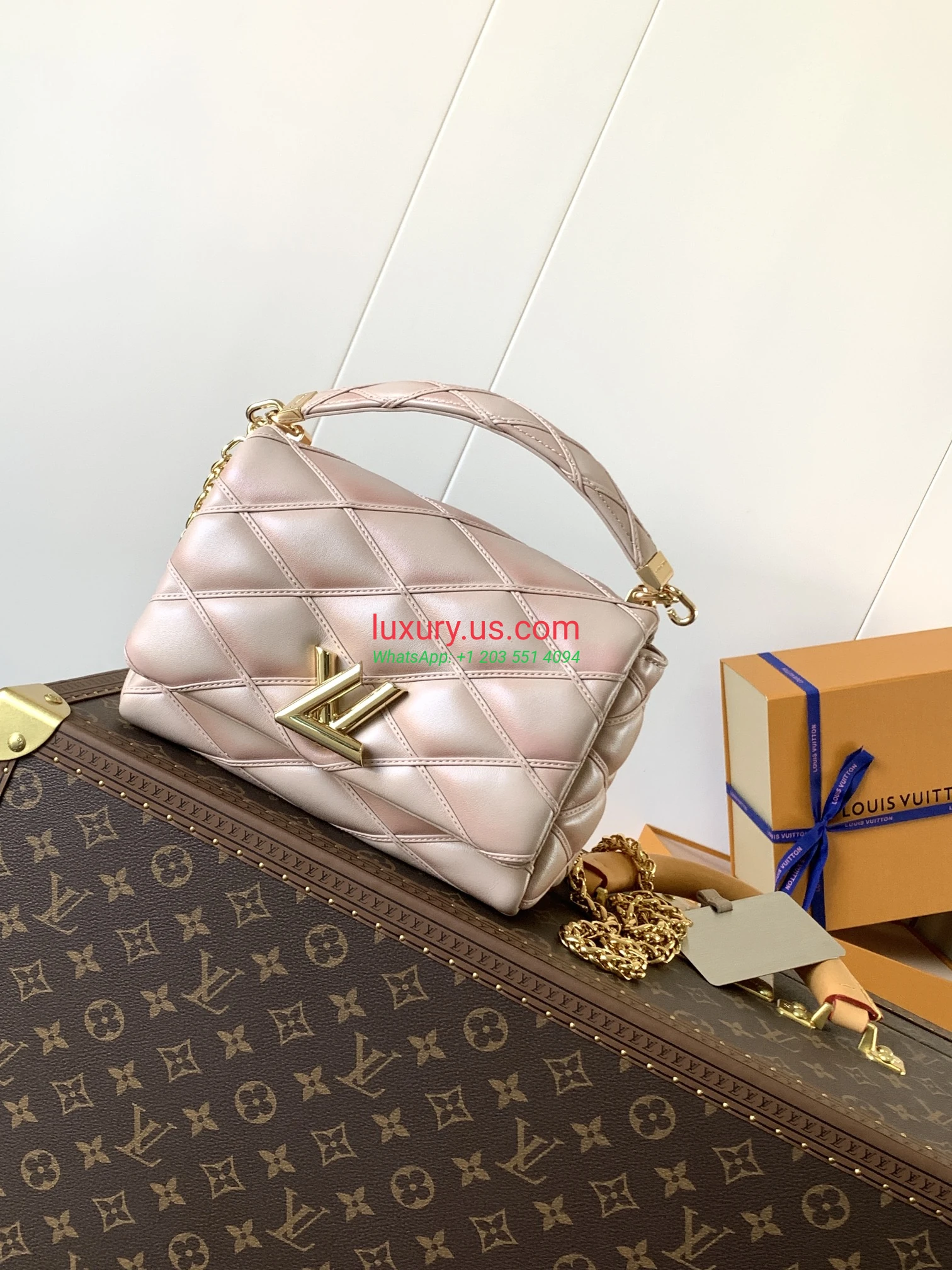 Louis Vuitton Twist M22891 Pink 23x16x10 cm - Replica Bag high-quality replicas, exquisite design, perfect details. Louis Vuitton Twist M22891 Pink 23x16x10 cm - Replica Bag high-quality replicas, exquisite design, perfect details.