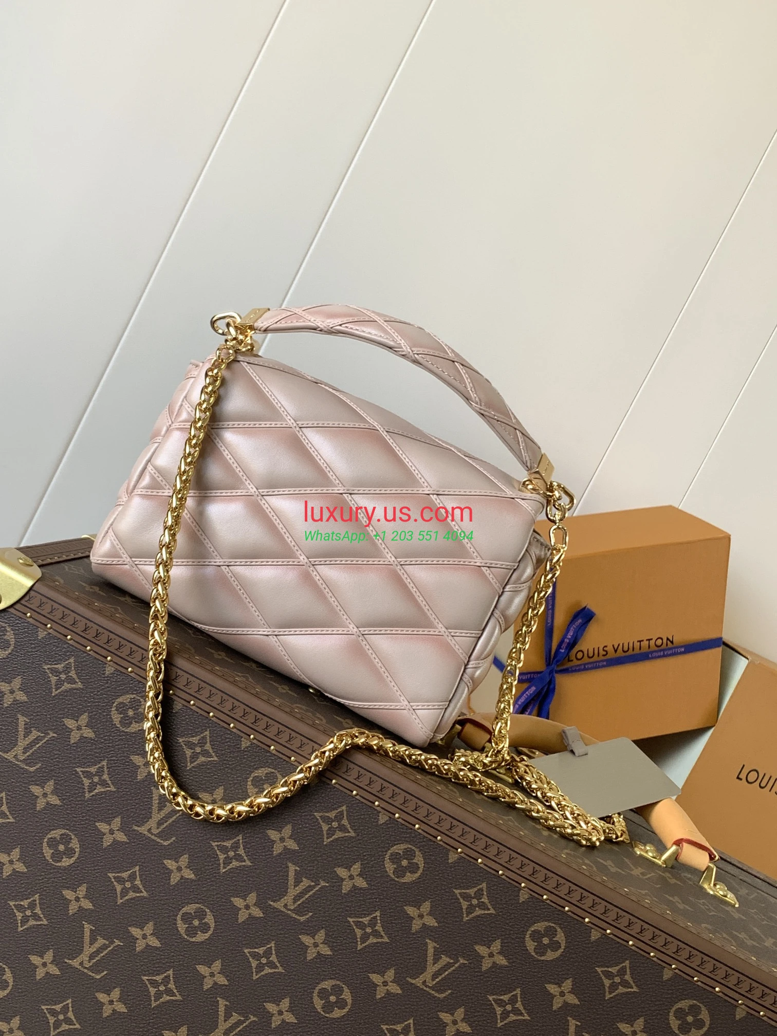 Louis Vuitton Twist M22891 Pink 23x16x10 cm - Replica Bag high-quality replicas, exquisite design, perfect details. Louis Vuitton Twist M22891 Pink 23x16x10 cm - Replica Bag high-quality replicas, exquisite design, perfect details.