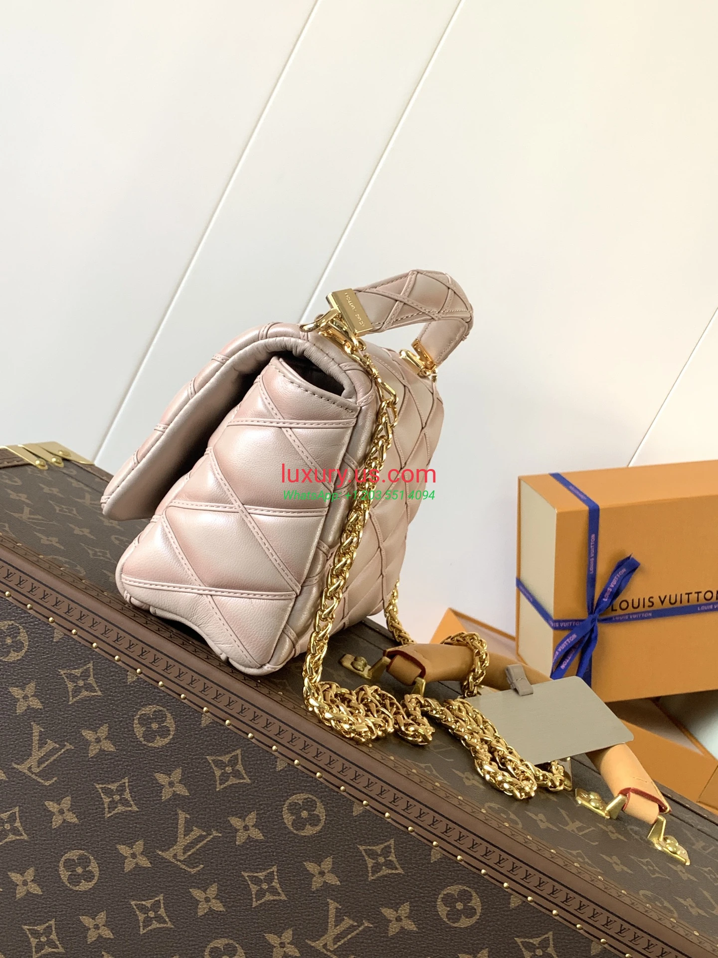 Louis Vuitton Twist M22891 Pink 23x16x10 cm - Replica Bag high-quality replicas, exquisite design, perfect details. Louis Vuitton Twist M22891 Pink 23x16x10 cm - Replica Bag high-quality replicas, exquisite design, perfect details.