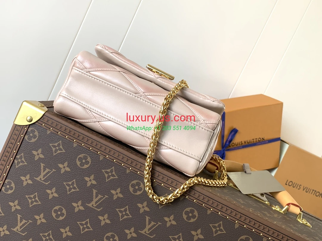 Louis Vuitton Twist M22891 Pink 23x16x10 cm - Replica Bag high-quality replicas, exquisite design, perfect details. Louis Vuitton Twist M22891 Pink 23x16x10 cm - Replica Bag high-quality replicas, exquisite design, perfect details.
