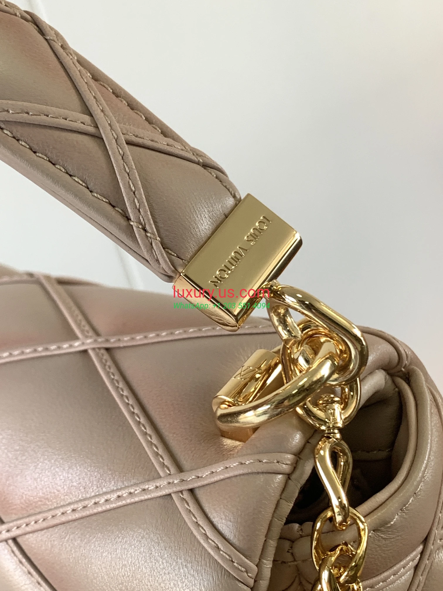 Louis Vuitton Twist M22891 Pink 23x16x10 cm - Replica Bag high-quality replicas, exquisite design, perfect details. Louis Vuitton Twist M22891 Pink 23x16x10 cm - Replica Bag high-quality replicas, exquisite design, perfect details.