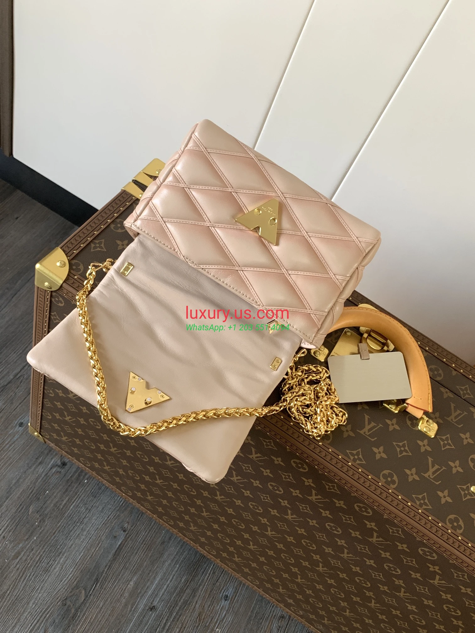 Louis Vuitton Twist M22891 Pink 23x16x10 cm - Replica Bag high-quality replicas, exquisite design, perfect details. Louis Vuitton Twist M22891 Pink 23x16x10 cm - Replica Bag high-quality replicas, exquisite design, perfect details.
