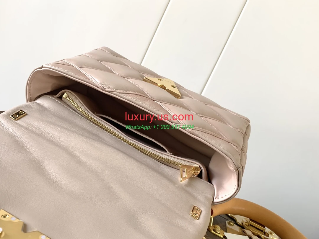 Louis Vuitton Twist M22891 Pink 23x16x10 cm - Replica Bag high-quality replicas, exquisite design, perfect details. Louis Vuitton Twist M22891 Pink 23x16x10 cm - Replica Bag high-quality replicas, exquisite design, perfect details.