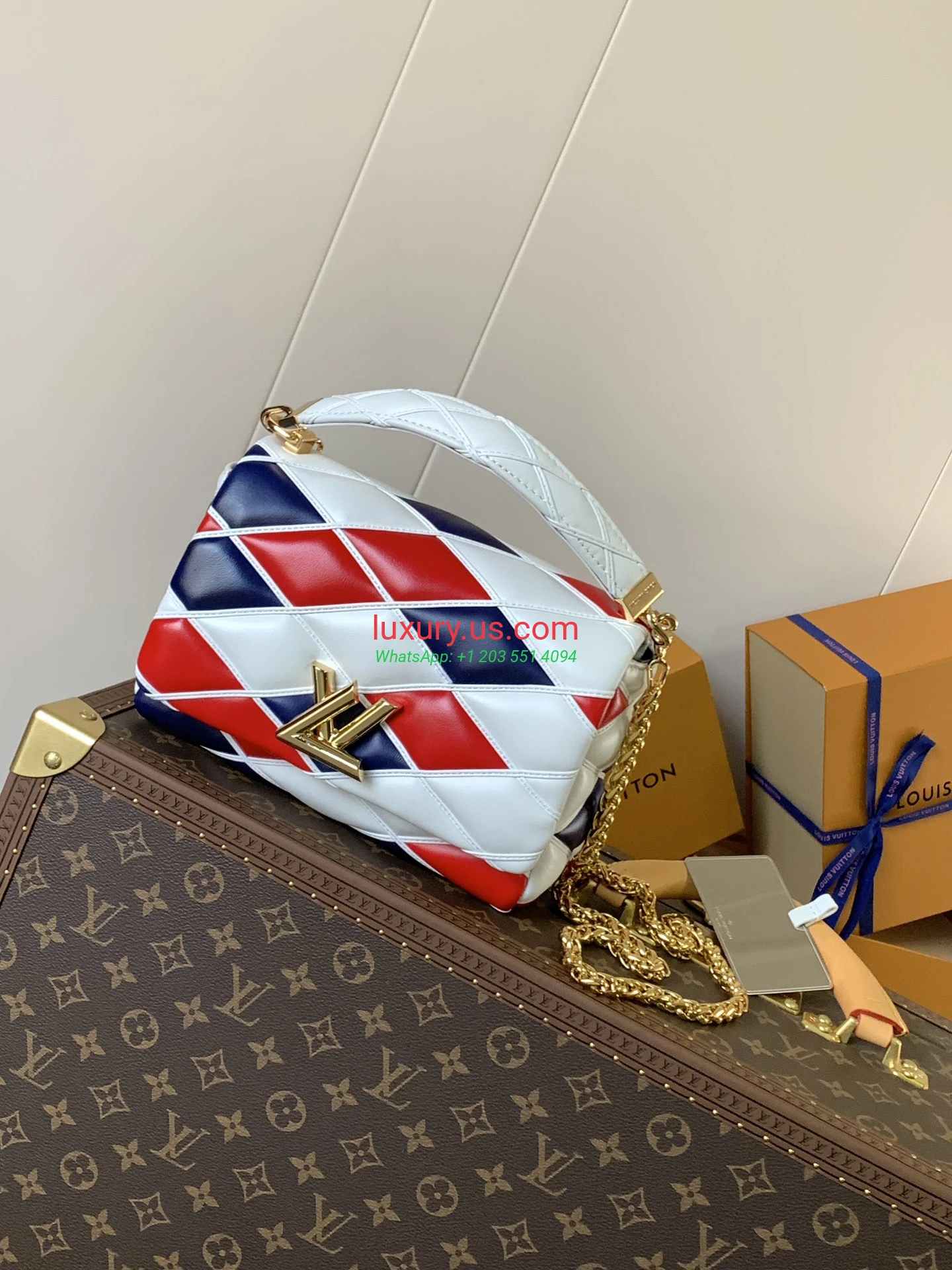 Louis Vuitton Twist M22891 Red White 23x16x10 cm - Replica Bag high-quality replicas, exquisite design, perfect details. Louis Vuitton Twist M22891 Red White 23x16x10 cm - Replica Bag high-quality replicas, exquisite design, perfect details.