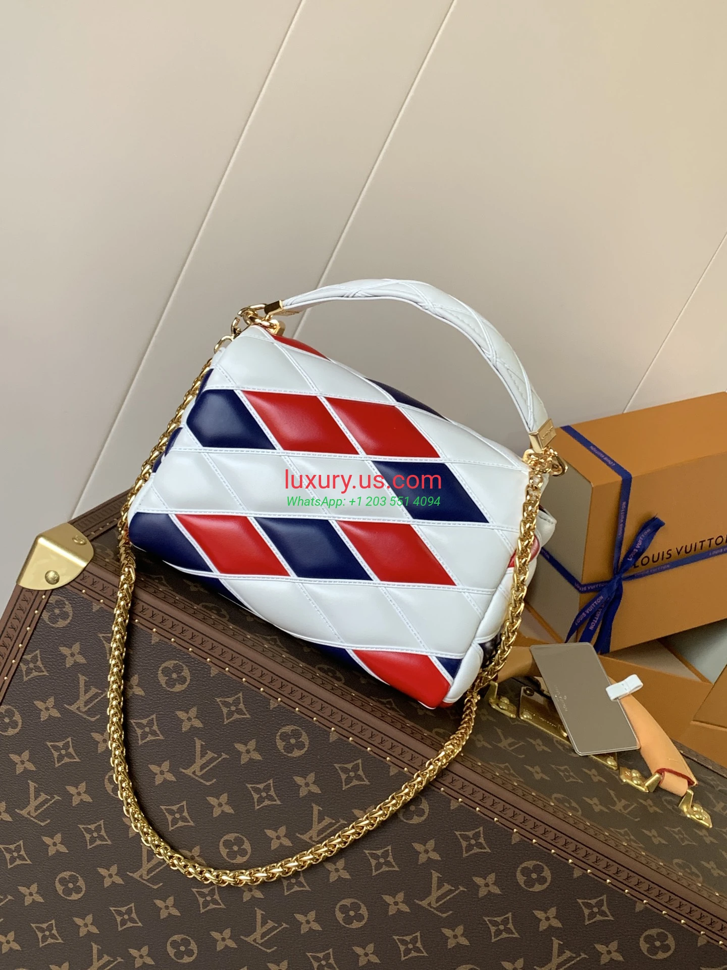 Louis Vuitton Twist M22891 Red White 23x16x10 cm - Replica Bag high-quality replicas, exquisite design, perfect details. Louis Vuitton Twist M22891 Red White 23x16x10 cm - Replica Bag high-quality replicas, exquisite design, perfect details.