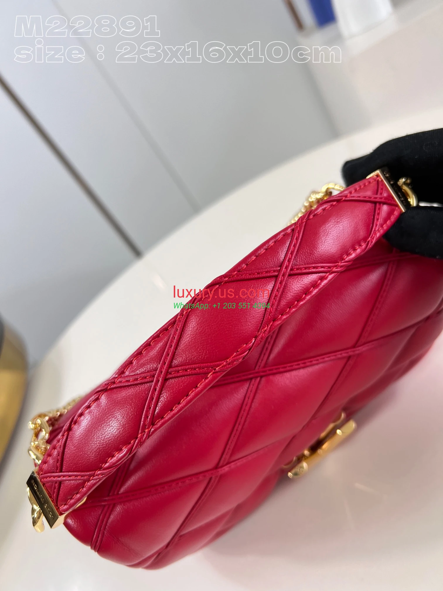Louis Vuitton Twist M22891 Red 23x16x10 cm Red - Replica Bag high-quality replicas, exquisite design, perfect details. Louis Vuitton Twist M22891 Red 23x16x10 cm Red - Replica Bag high-quality replicas, exquisite design, perfect details.