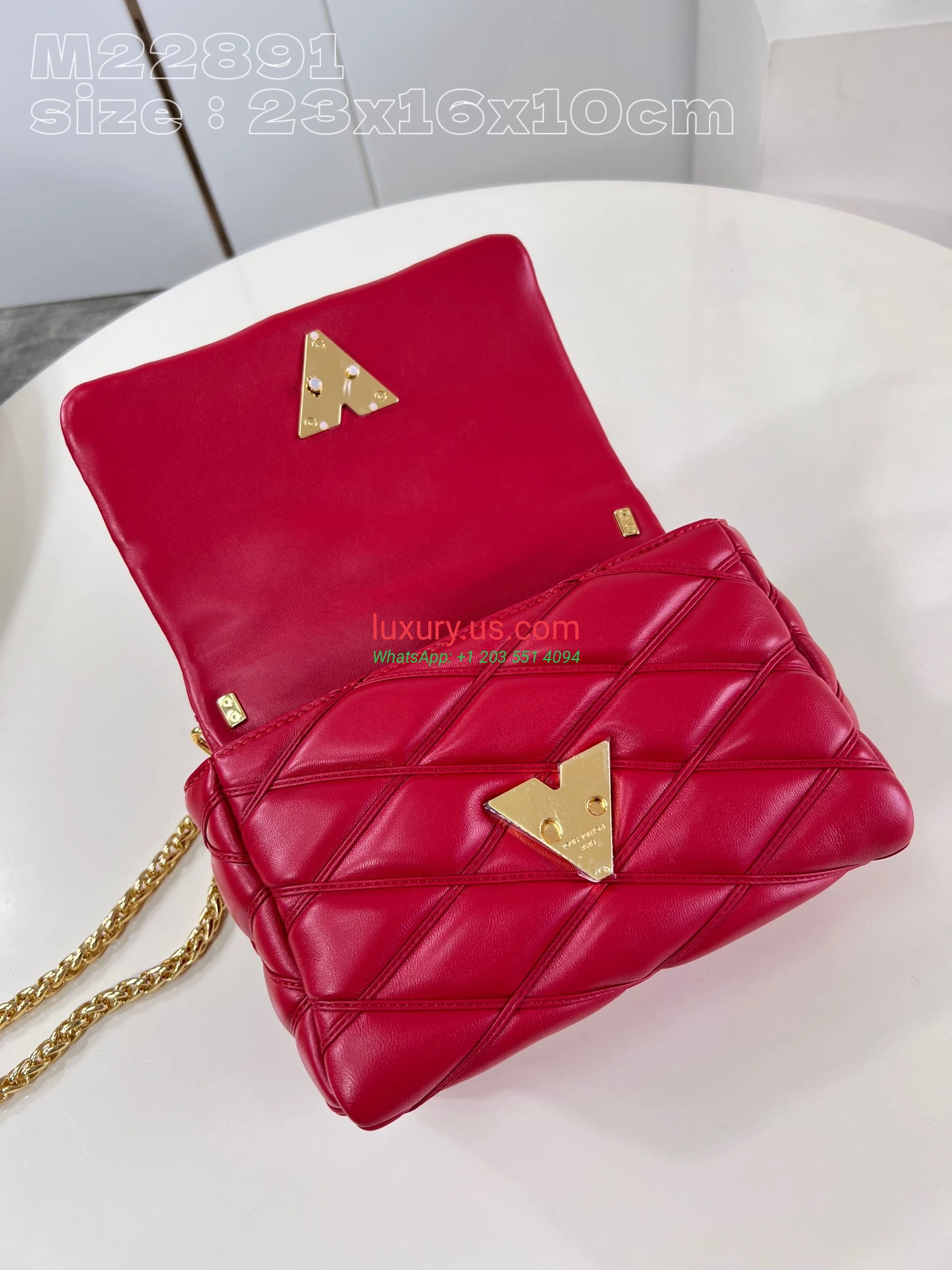 Louis Vuitton Twist M22891 Red 23x16x10 cm Red - Replica Bag high-quality replicas, exquisite design, perfect details. Louis Vuitton Twist M22891 Red 23x16x10 cm Red - Replica Bag high-quality replicas, exquisite design, perfect details.