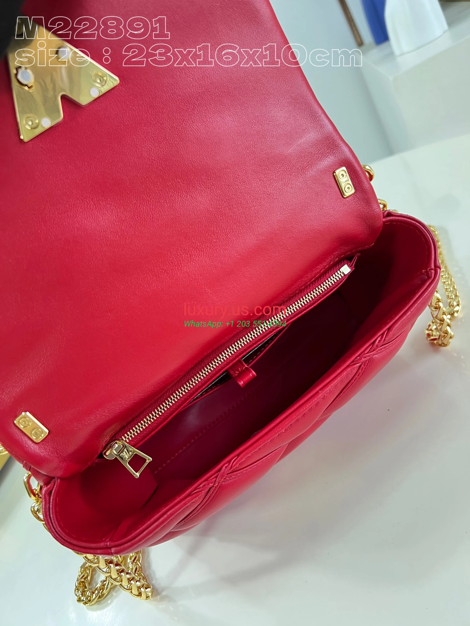 Louis Vuitton Twist M22891 Red 23x16x10 cm Red - Replica Bag high-quality replicas, exquisite design, perfect details. Louis Vuitton Twist M22891 Red 23x16x10 cm Red - Replica Bag high-quality replicas, exquisite design, perfect details.