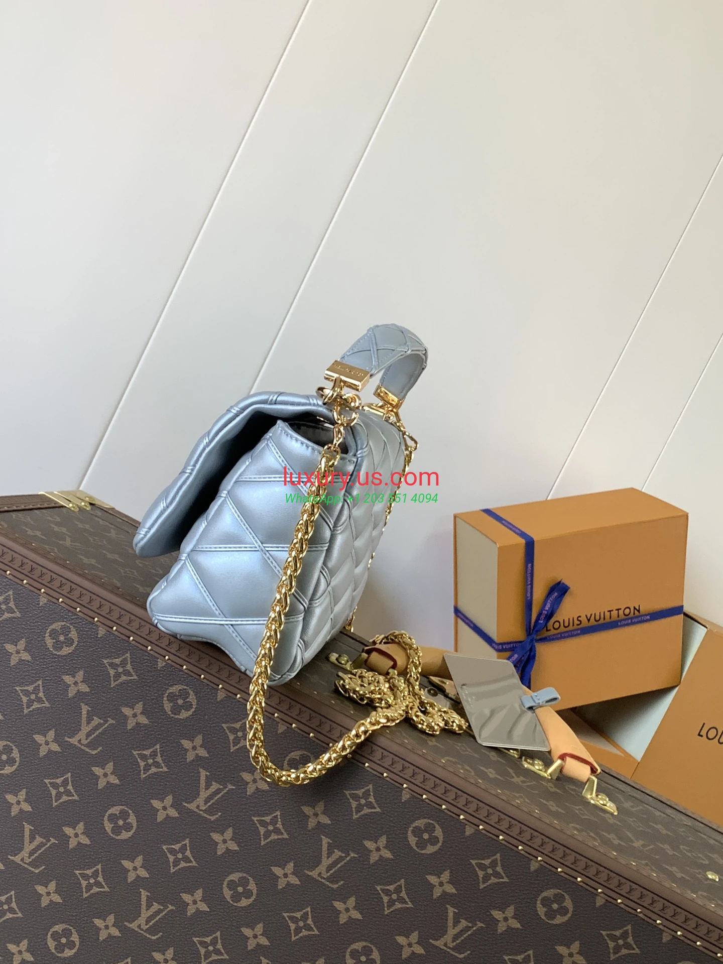 Louis Vuitton Twist M22891 Silver 23x16x10 cm - Replica Bag high-quality replicas, exquisite design, perfect details. Louis Vuitton Twist M22891 Silver 23x16x10 cm - Replica Bag high-quality replicas, exquisite design, perfect details.