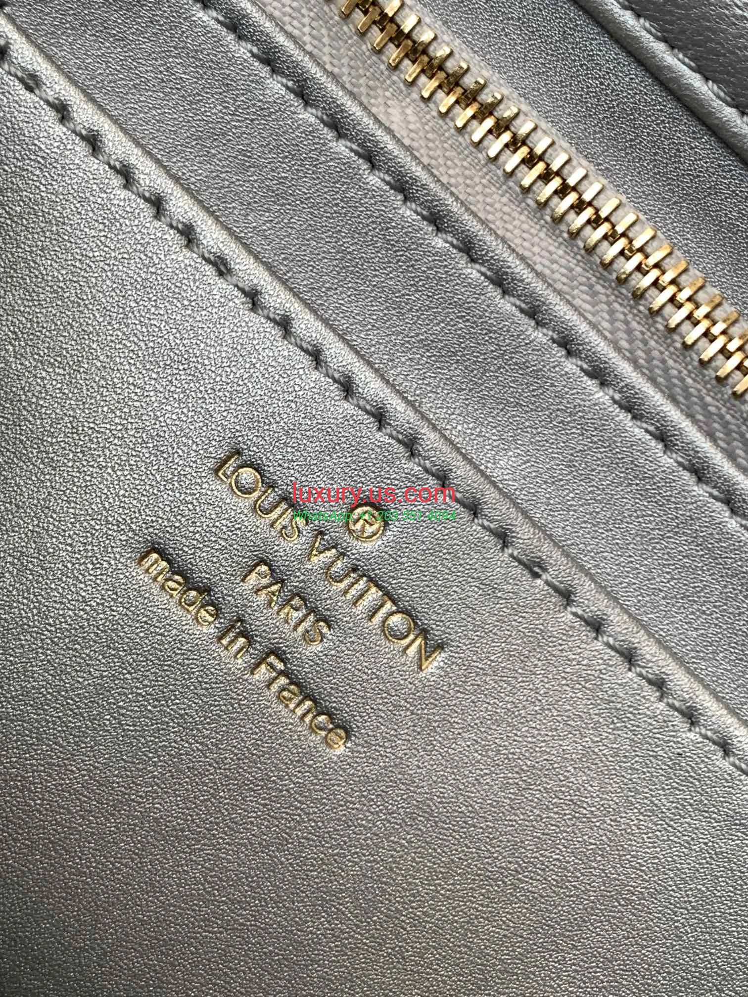 Louis Vuitton Twist M22891 Silver 23x16x10 cm - Replica Bag high-quality replicas, exquisite design, perfect details. Louis Vuitton Twist M22891 Silver 23x16x10 cm - Replica Bag high-quality replicas, exquisite design, perfect details.