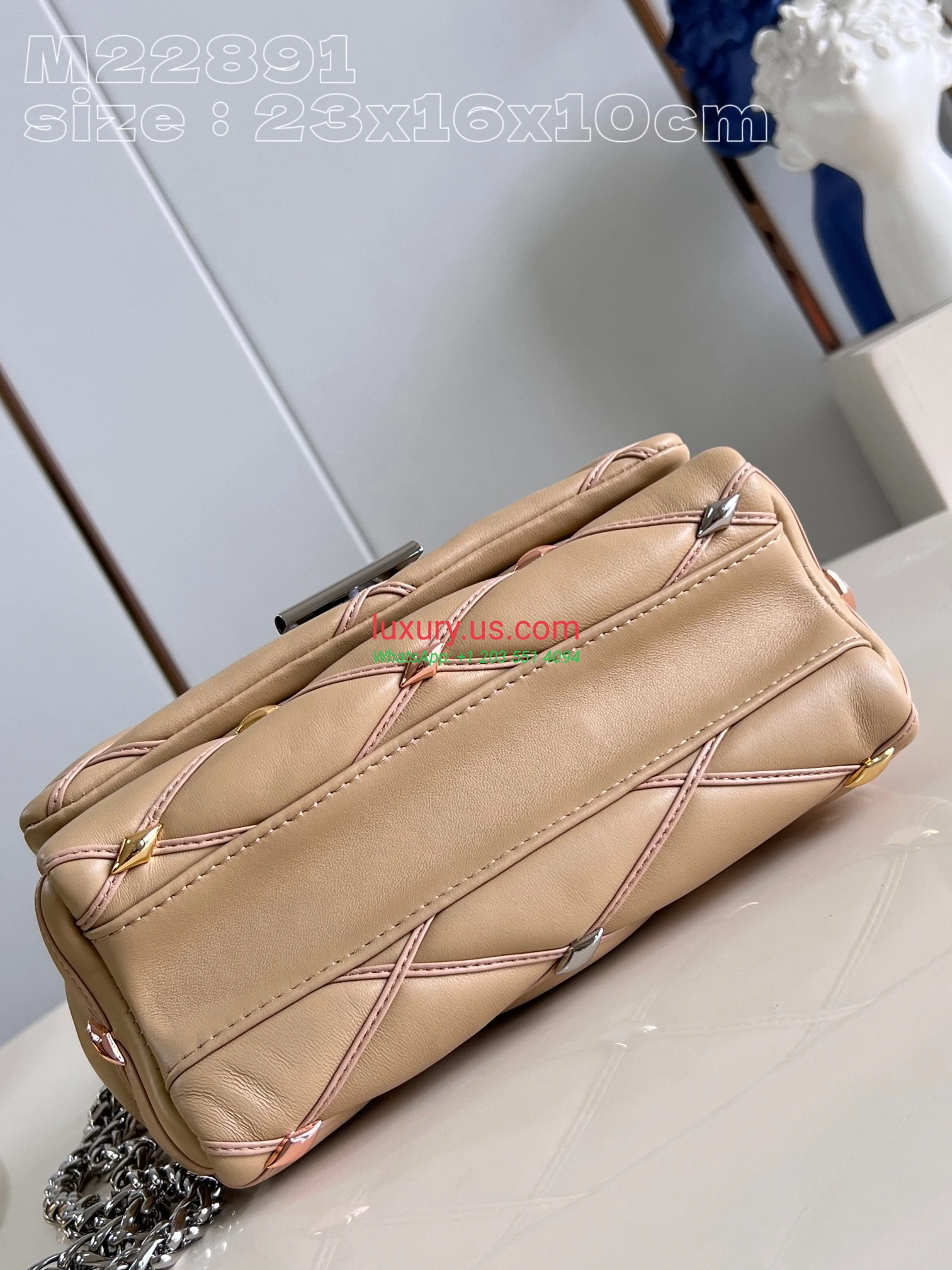 Louis Vuitton Twist M22891 23x16x10 cm Beige - Replica Bag high-quality replicas, exquisite design, perfect details. Louis Vuitton Twist M22891 23x16x10 cm Beige - Replica Bag high-quality replicas, exquisite design, perfect details.