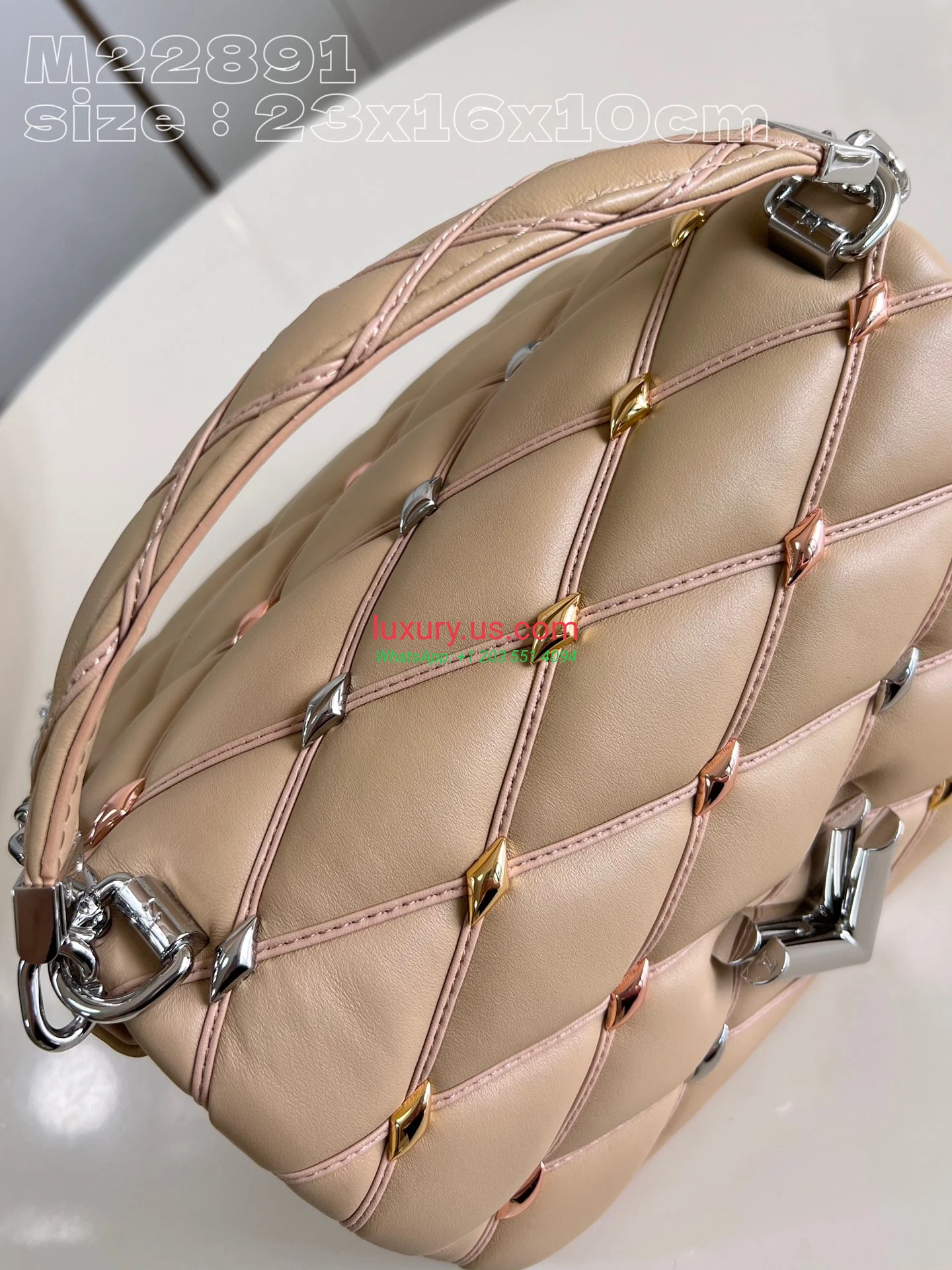 Louis Vuitton Twist M22891 23x16x10 cm Beige - Replica Bag high-quality replicas, exquisite design, perfect details. Louis Vuitton Twist M22891 23x16x10 cm Beige - Replica Bag high-quality replicas, exquisite design, perfect details.