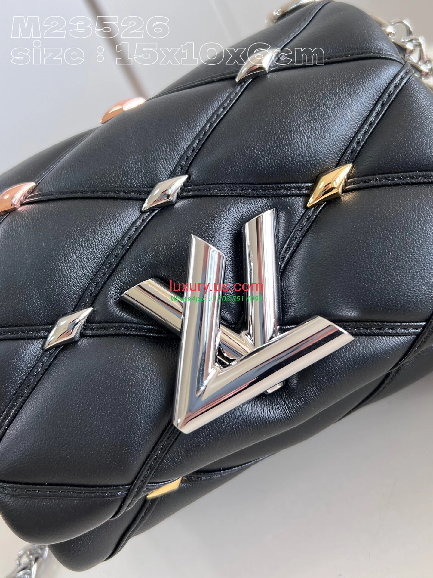 Louis Vuitton Twist M23526 15x10x6.5 cm Black - Replica Bag high-quality replicas, exquisite design, perfect details. Louis Vuitton Twist M23526 15x10x6.5 cm Black - Replica Bag high-quality replicas, exquisite design, perfect details.
