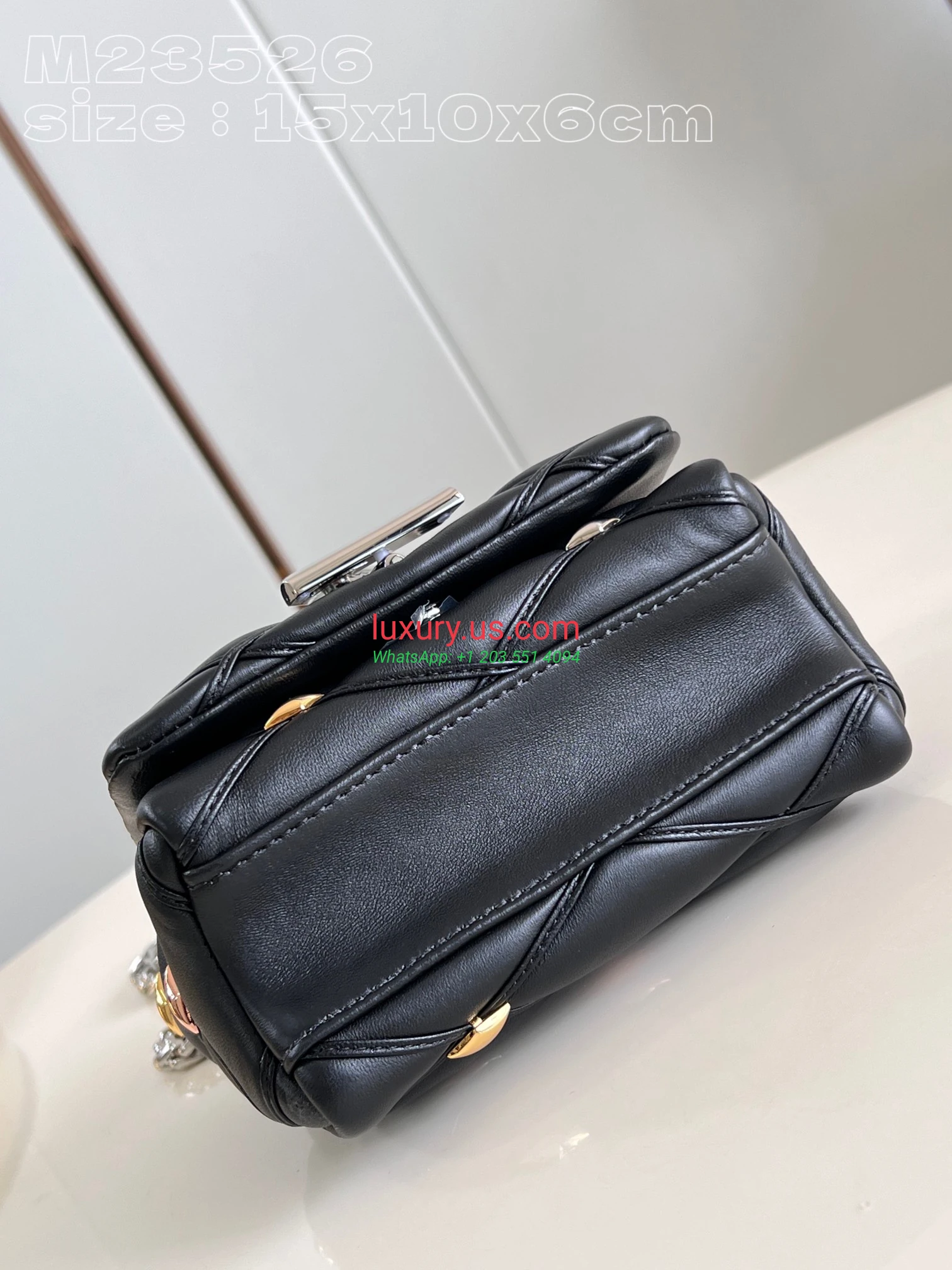 Louis Vuitton Twist M23526 15x10x6.5 cm Black - Replica Bag high-quality replicas, exquisite design, perfect details. Louis Vuitton Twist M23526 15x10x6.5 cm Black - Replica Bag high-quality replicas, exquisite design, perfect details.