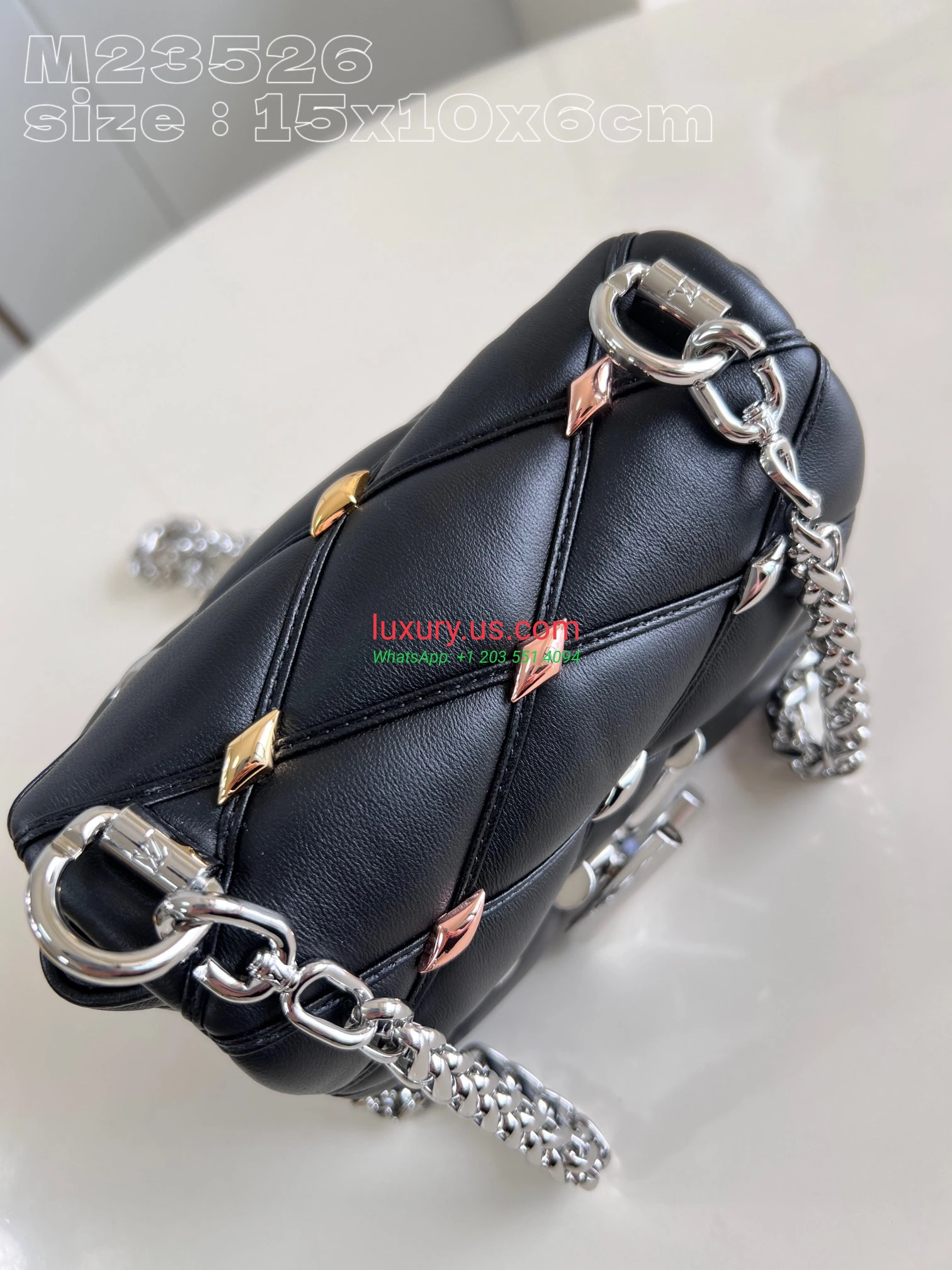 Louis Vuitton Twist M23526 15x10x6.5 cm Black - Replica Bag high-quality replicas, exquisite design, perfect details. Louis Vuitton Twist M23526 15x10x6.5 cm Black - Replica Bag high-quality replicas, exquisite design, perfect details.