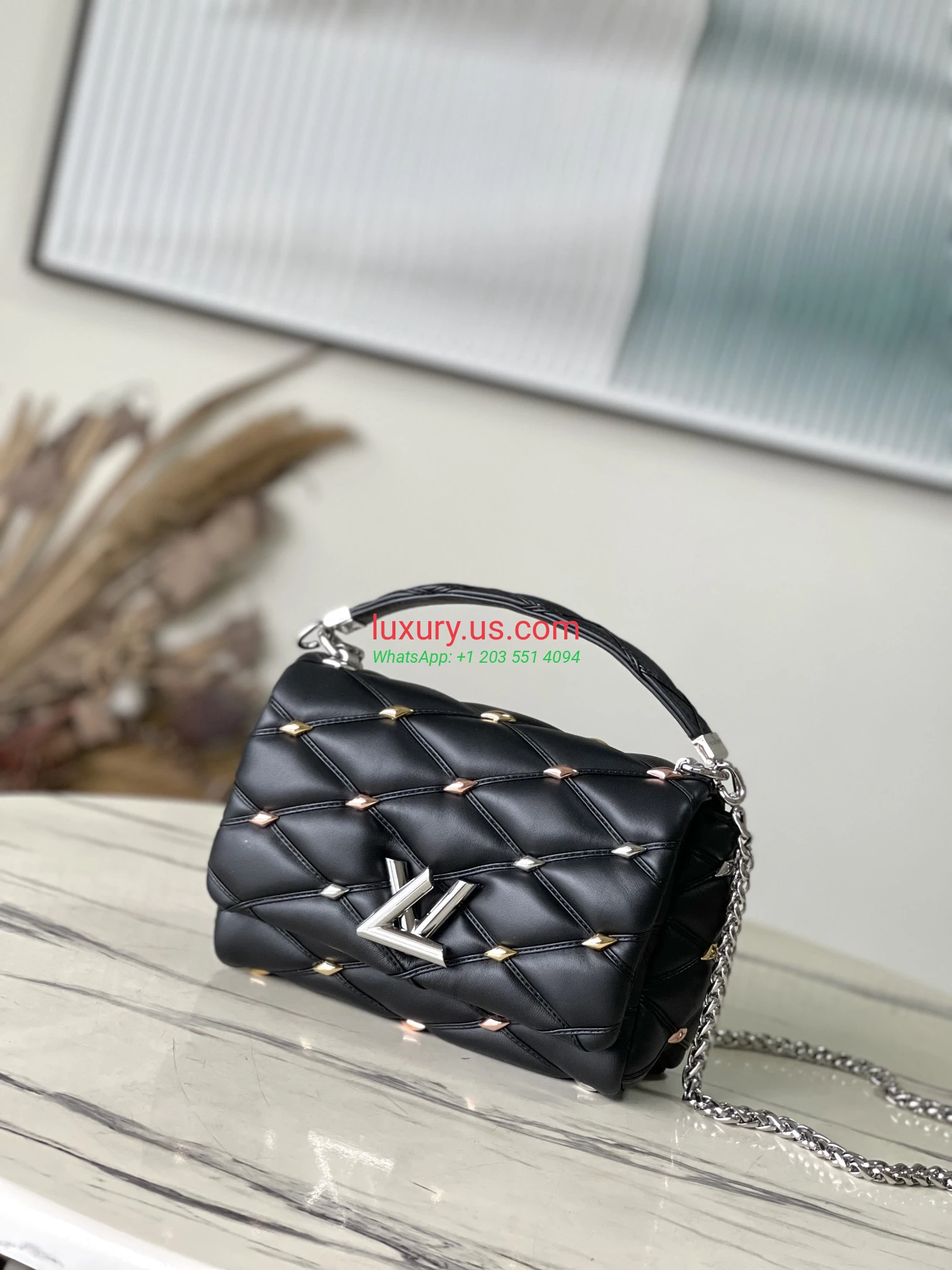 Louis Vuitton Twist M24151 23x16x10 cm black - Replica Bag high-quality replicas, exquisite design, perfect details. Louis Vuitton Twist M24151 23x16x10 cm black - Replica Bag high-quality replicas, exquisite design, perfect details.