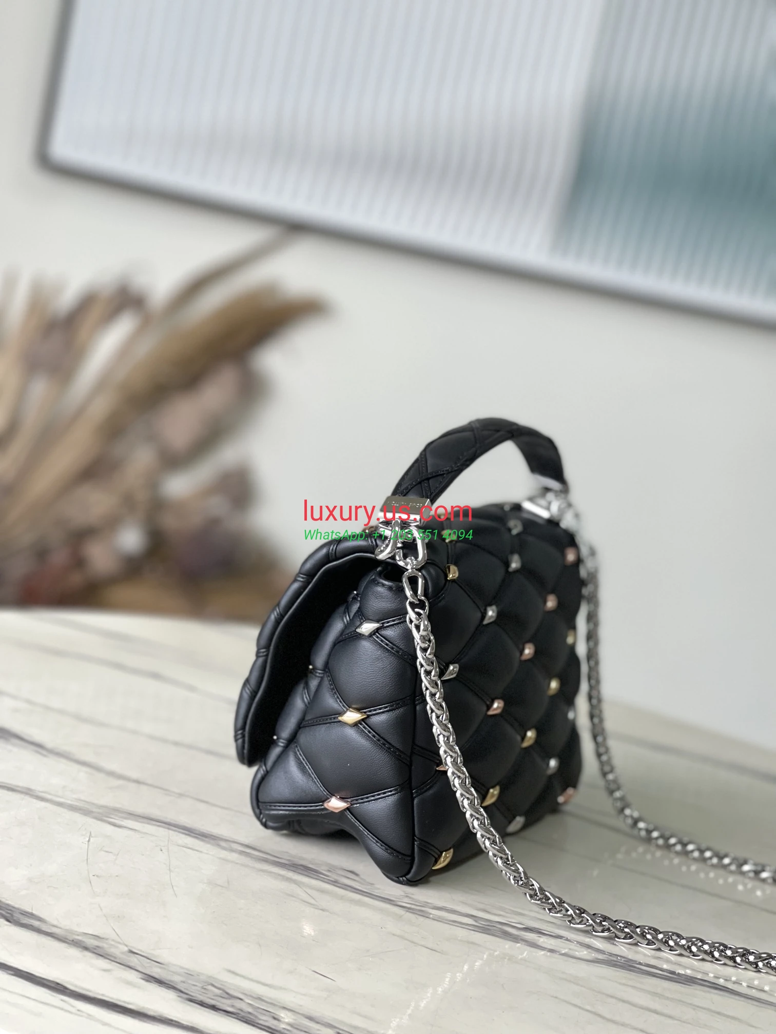 Louis Vuitton Twist M24151 23x16x10 cm black - Replica Bag high-quality replicas, exquisite design, perfect details. Louis Vuitton Twist M24151 23x16x10 cm black - Replica Bag high-quality replicas, exquisite design, perfect details.