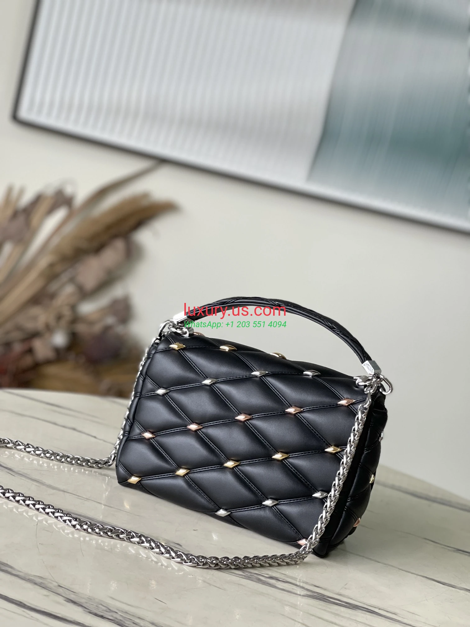 Louis Vuitton Twist M24151 23x16x10 cm black - Replica Bag high-quality replicas, exquisite design, perfect details. Louis Vuitton Twist M24151 23x16x10 cm black - Replica Bag high-quality replicas, exquisite design, perfect details.