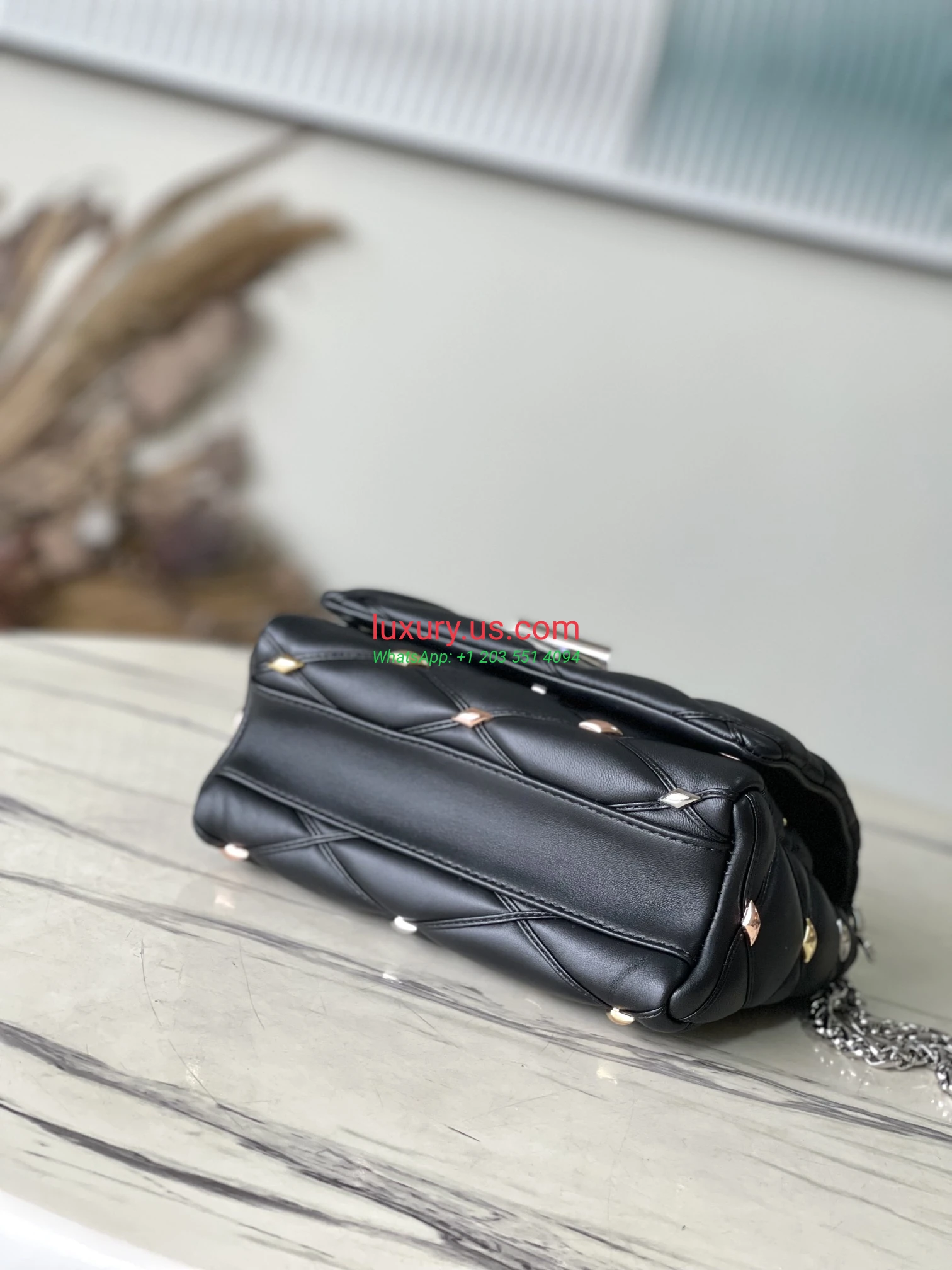 Louis Vuitton Twist M24151 23x16x10 cm black - Replica Bag high-quality replicas, exquisite design, perfect details. Louis Vuitton Twist M24151 23x16x10 cm black - Replica Bag high-quality replicas, exquisite design, perfect details.