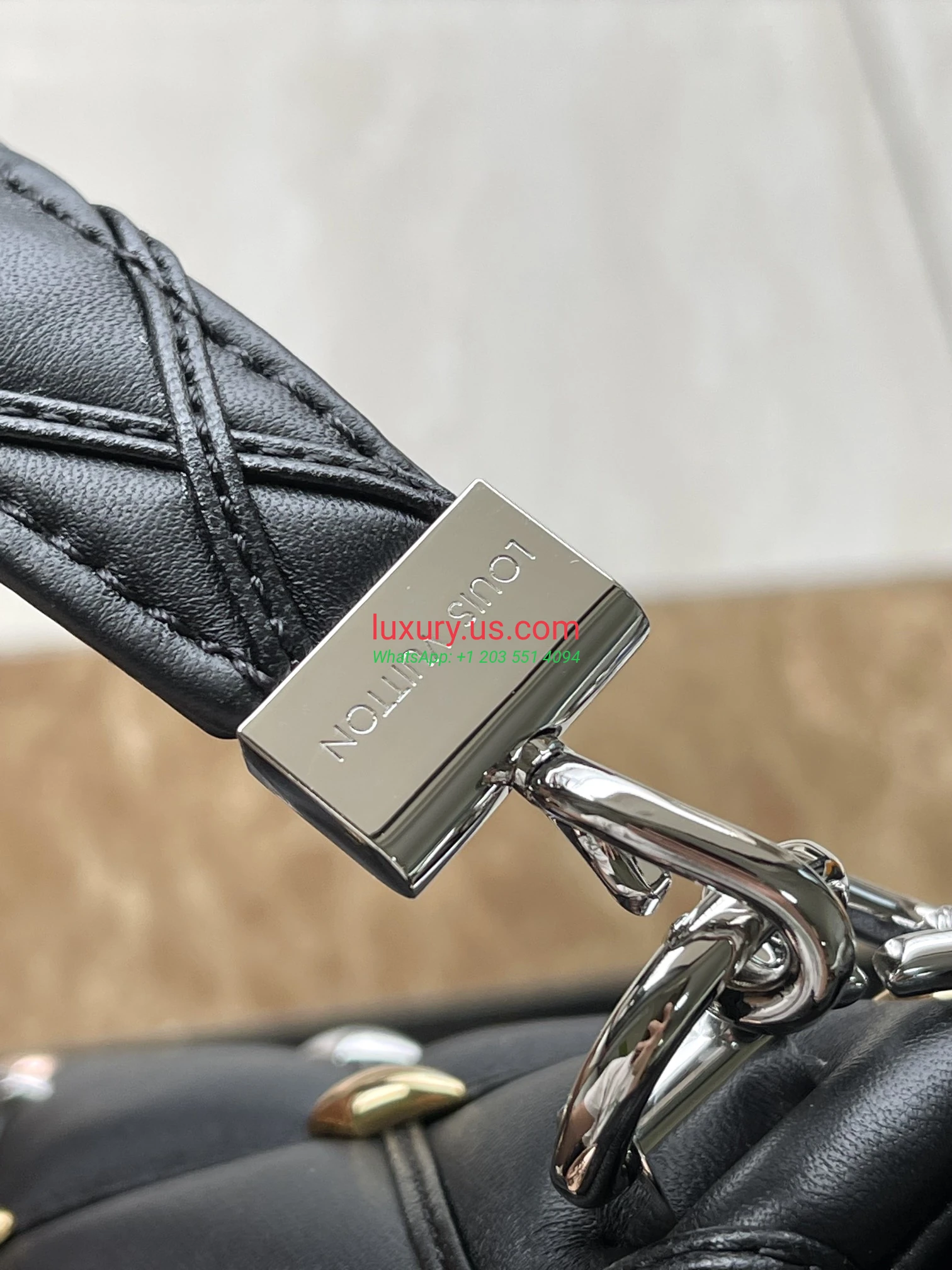 Louis Vuitton Twist M24151 23x16x10 cm black - Replica Bag high-quality replicas, exquisite design, perfect details. Louis Vuitton Twist M24151 23x16x10 cm black - Replica Bag high-quality replicas, exquisite design, perfect details.