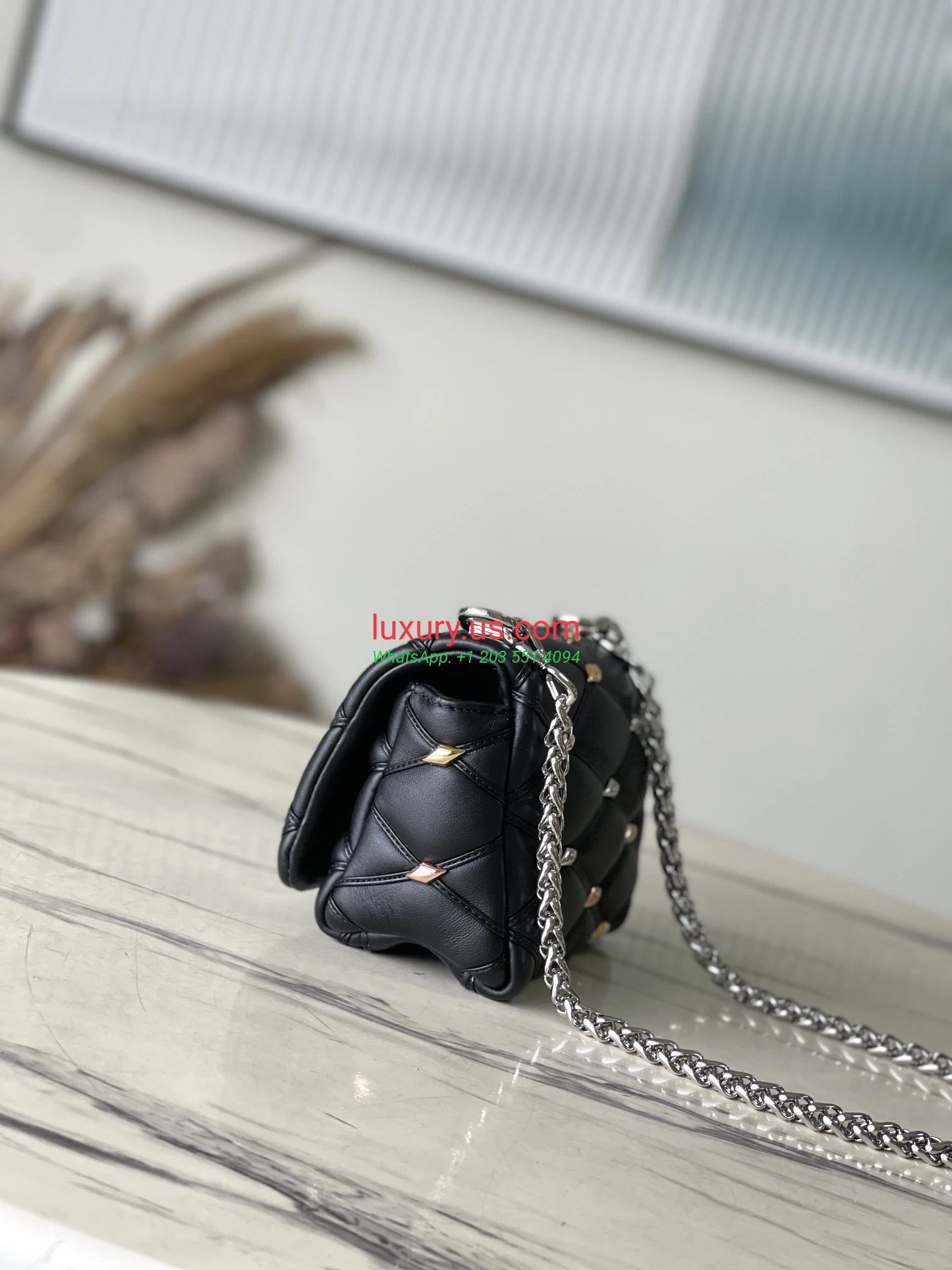 Louis Vuitton Twist M24246 Black 15x10x6.5 cm black - Replica Bag high-quality replicas, exquisite design, perfect details. Louis Vuitton Twist M24246 Black 15x10x6.5 cm black - Replica Bag high-quality replicas, exquisite design, perfect details.