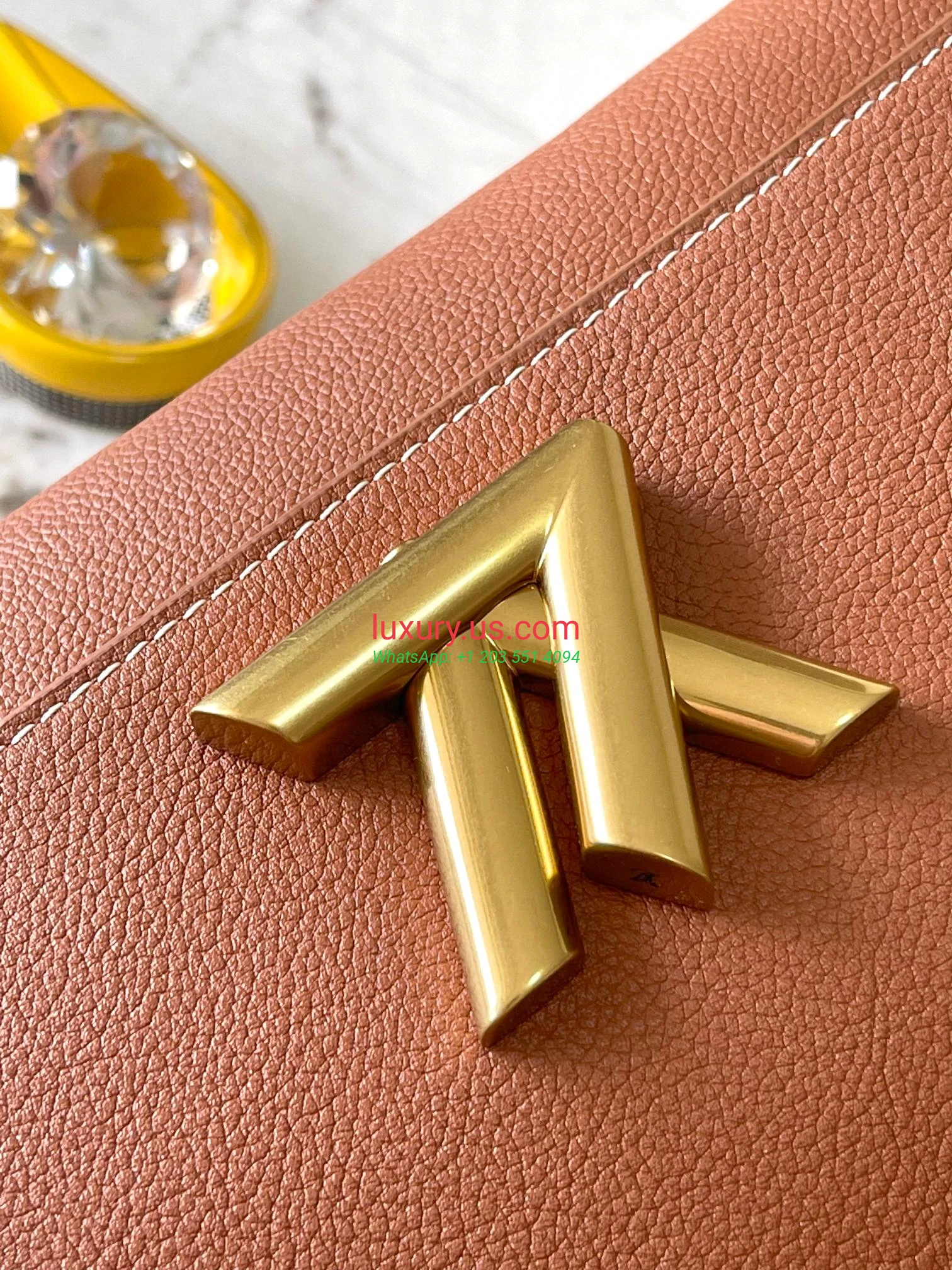 LOUISVUITTON Twist M24640 27x19x9 cm Caramel - Replica Bag high-quality replicas, exquisite design, perfect details. LOUISVUITTON Twist M24640 27x19x9 cm Caramel - Replica Bag high-quality replicas, exquisite design, perfect details.