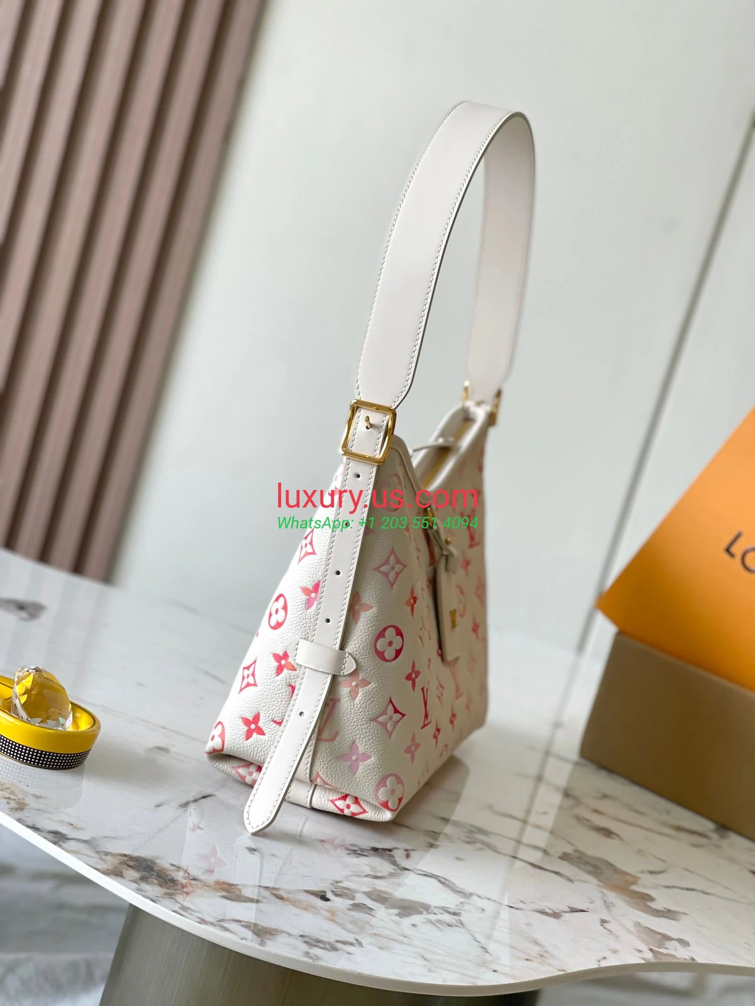 LOUISVUITTON CarryAll M24652 29x24x12 cm Strawberry Red - Replica Bag high-quality replicas, exquisite design, perfect details. LOUISVUITTON CarryAll M24652 29x24x12 cm Strawberry Red - Replica Bag high-quality replicas, exquisite design, perfect details.