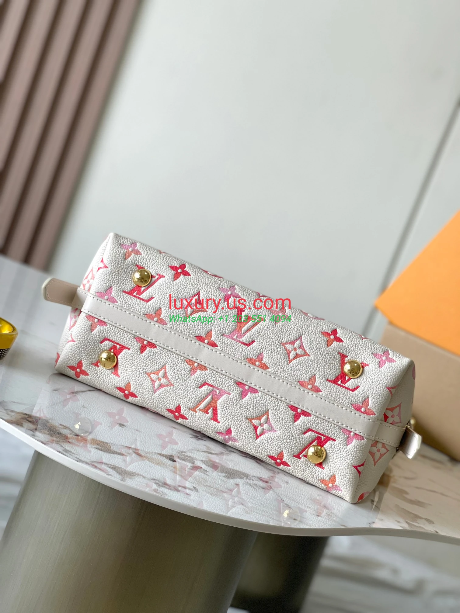 LOUISVUITTON CarryAll M24652 29x24x12 cm Strawberry Red - Replica Bag high-quality replicas, exquisite design, perfect details. LOUISVUITTON CarryAll M24652 29x24x12 cm Strawberry Red - Replica Bag high-quality replicas, exquisite design, perfect details.