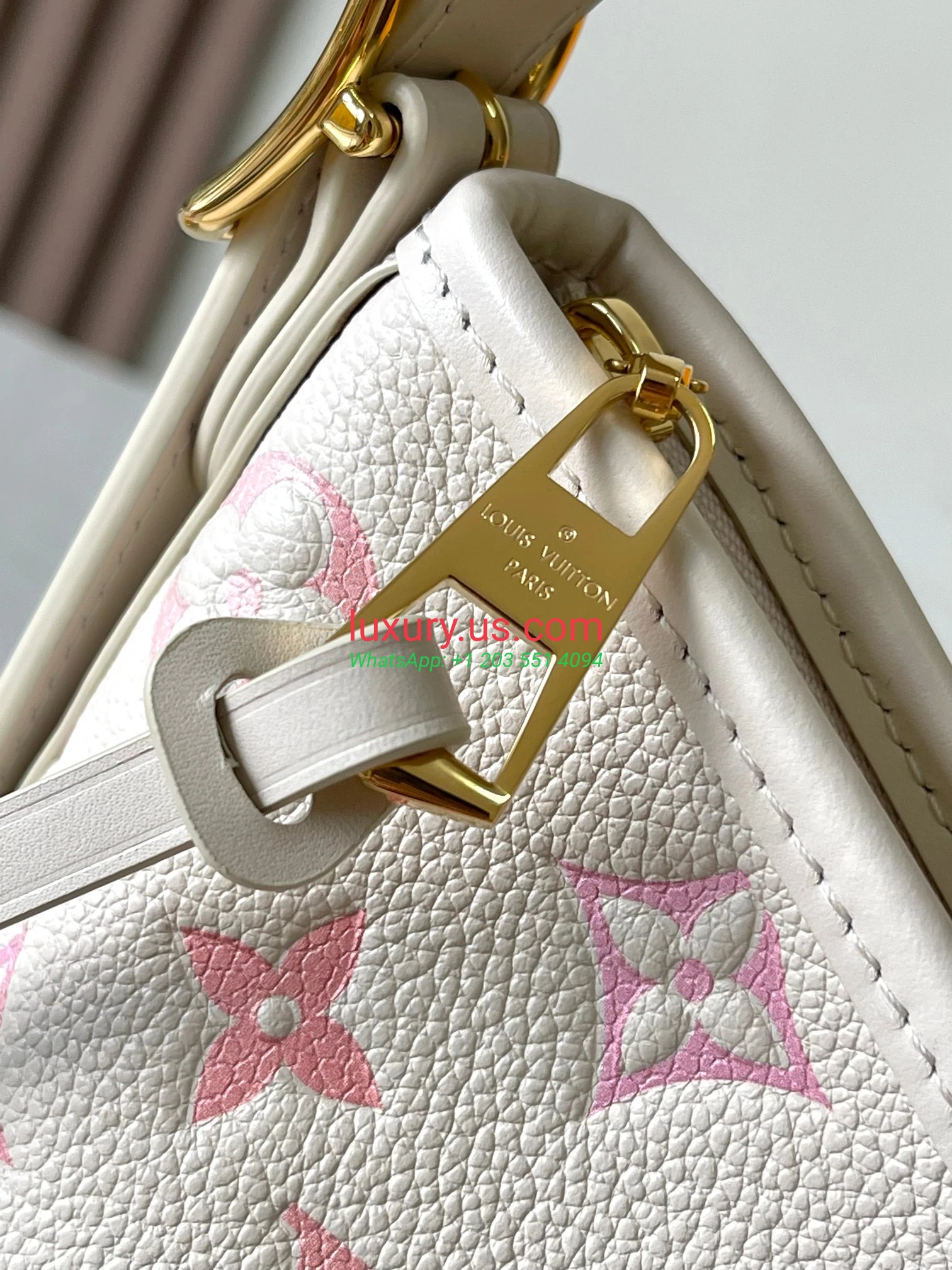 LOUISVUITTON CarryAll M24652 29x24x12 cm Strawberry Red - Replica Bag high-quality replicas, exquisite design, perfect details. LOUISVUITTON CarryAll M24652 29x24x12 cm Strawberry Red - Replica Bag high-quality replicas, exquisite design, perfect details.