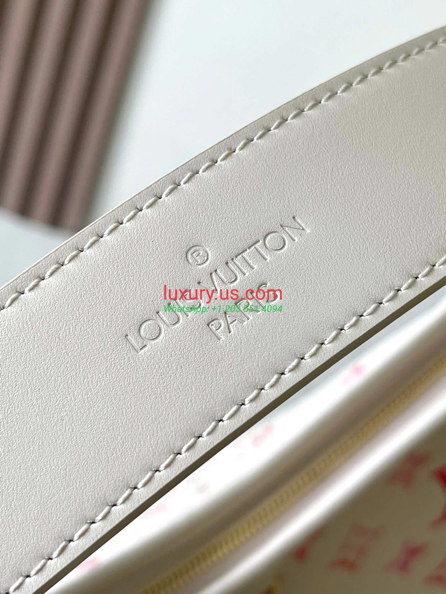 LOUISVUITTON CarryAll M24652 29x24x12 cm Strawberry Red - Replica Bag high-quality replicas, exquisite design, perfect details. LOUISVUITTON CarryAll M24652 29x24x12 cm Strawberry Red - Replica Bag high-quality replicas, exquisite design, perfect details.