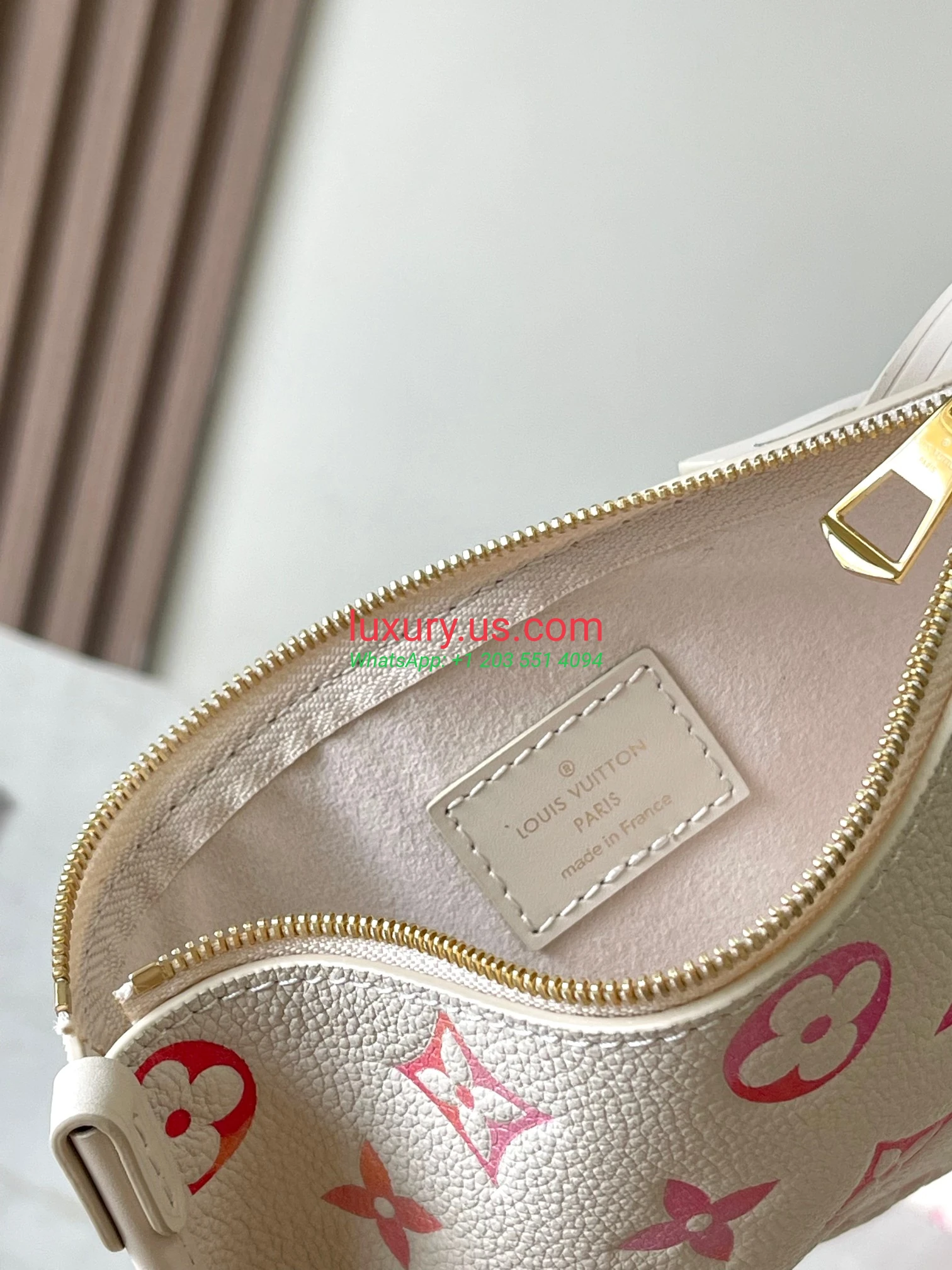 LOUISVUITTON CarryAll M24652 29x24x12 cm Strawberry Red - Replica Bag high-quality replicas, exquisite design, perfect details. LOUISVUITTON CarryAll M24652 29x24x12 cm Strawberry Red - Replica Bag high-quality replicas, exquisite design, perfect details.