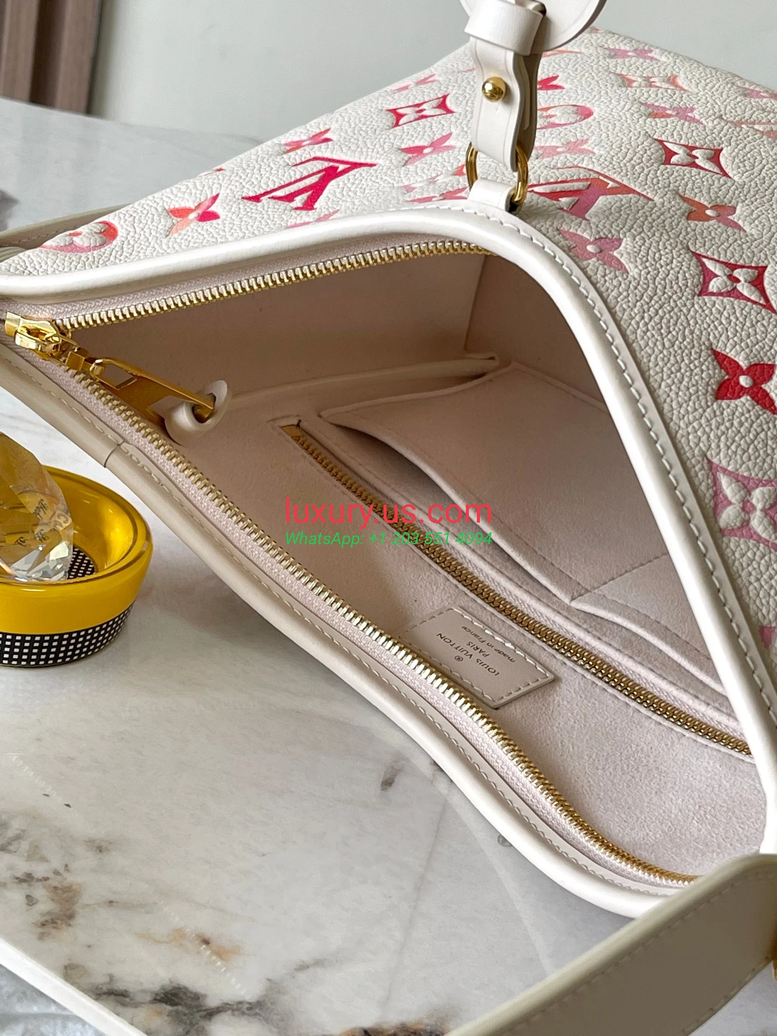 LOUISVUITTON CarryAll M24652 29x24x12 cm Strawberry Red - Replica Bag high-quality replicas, exquisite design, perfect details. LOUISVUITTON CarryAll M24652 29x24x12 cm Strawberry Red - Replica Bag high-quality replicas, exquisite design, perfect details.