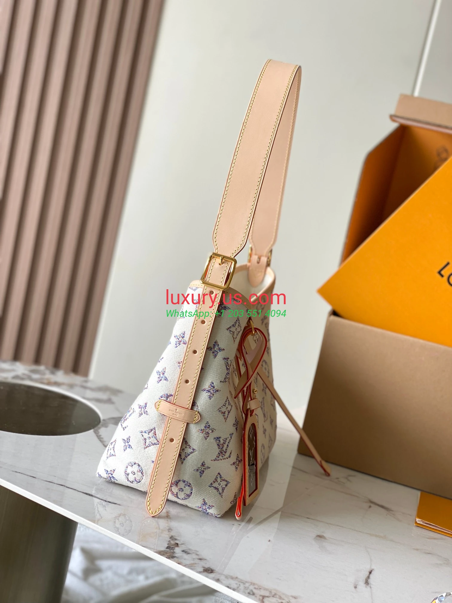 LOUISVUITTON CarryAll M24707 29x24x12 cm - Replica Bag high-quality replicas, exquisite design, perfect details. LOUISVUITTON CarryAll M24707 29x24x12 cm - Replica Bag high-quality replicas, exquisite design, perfect details.