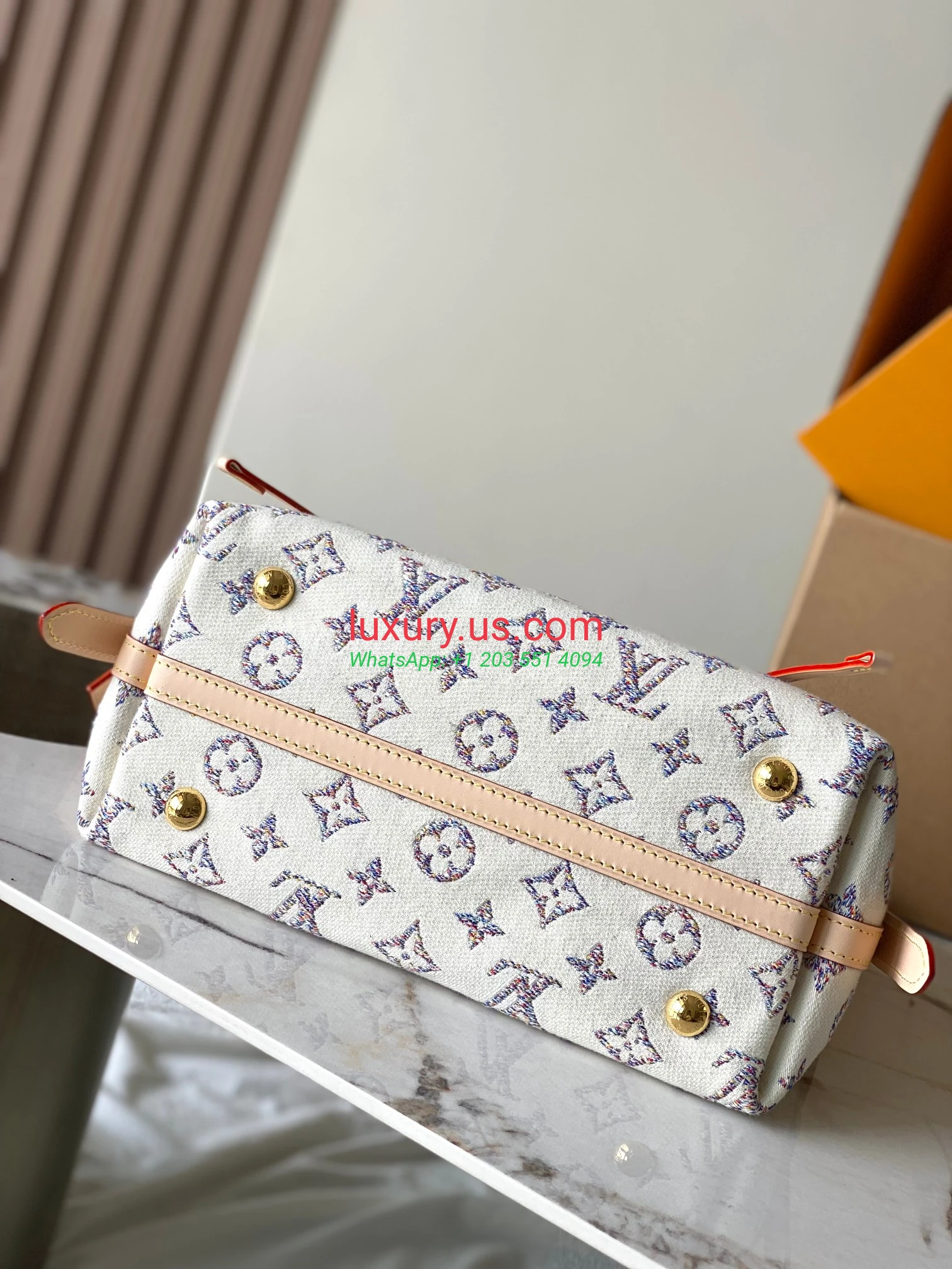 LOUISVUITTON CarryAll M24707 29x24x12 cm - Replica Bag high-quality replicas, exquisite design, perfect details. LOUISVUITTON CarryAll M24707 29x24x12 cm - Replica Bag high-quality replicas, exquisite design, perfect details.