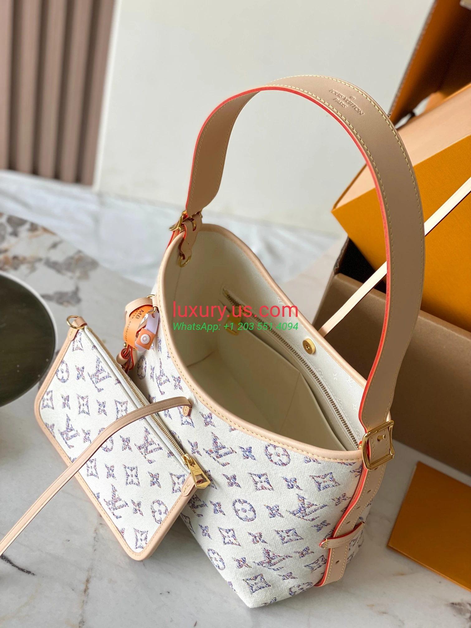 LOUISVUITTON CarryAll M24707 29x24x12 cm - Replica Bag high-quality replicas, exquisite design, perfect details. LOUISVUITTON CarryAll M24707 29x24x12 cm - Replica Bag high-quality replicas, exquisite design, perfect details.