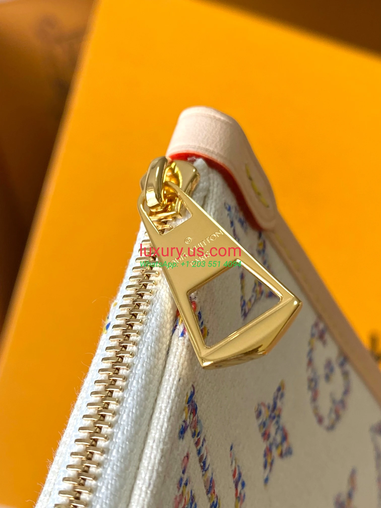 LOUISVUITTON CarryAll M24707 29x24x12 cm - Replica Bag high-quality replicas, exquisite design, perfect details. LOUISVUITTON CarryAll M24707 29x24x12 cm - Replica Bag high-quality replicas, exquisite design, perfect details.