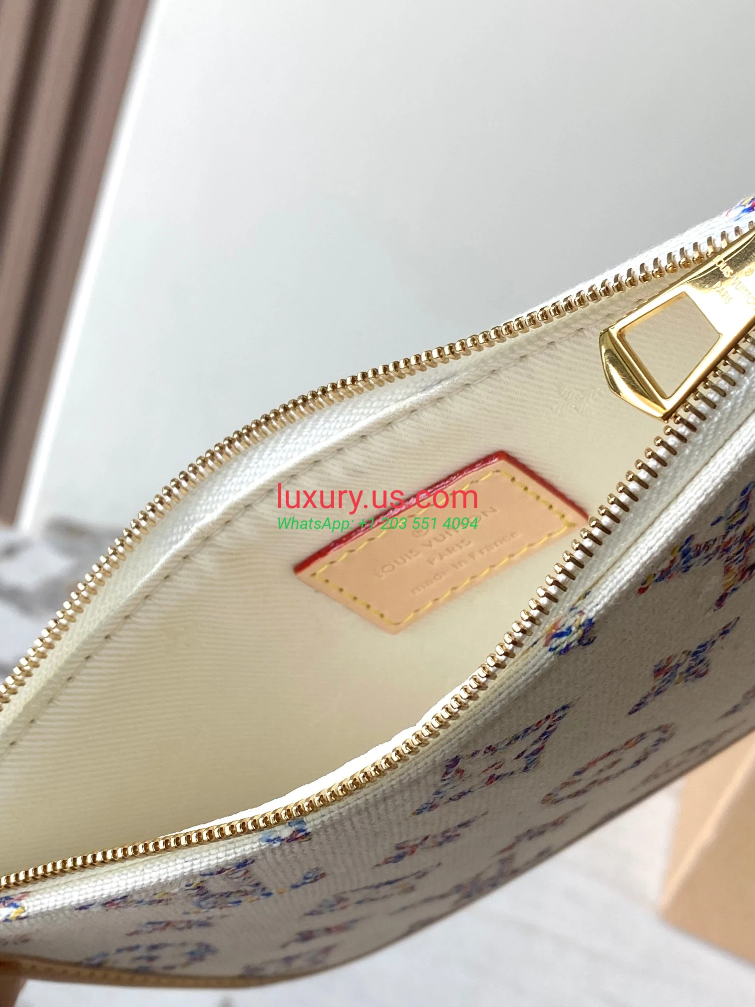 LOUISVUITTON CarryAll M24707 29x24x12 cm - Replica Bag high-quality replicas, exquisite design, perfect details. LOUISVUITTON CarryAll M24707 29x24x12 cm - Replica Bag high-quality replicas, exquisite design, perfect details.