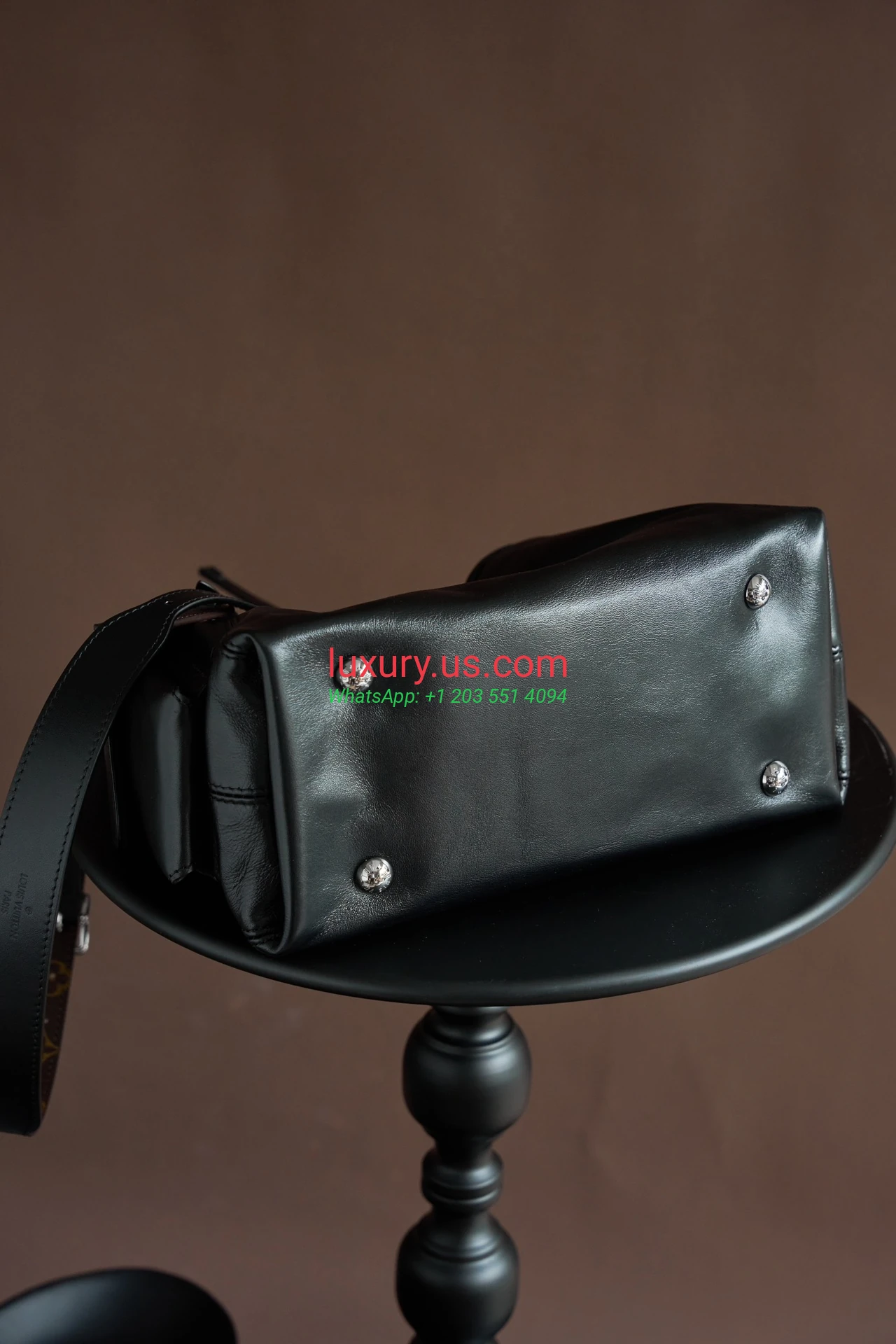 LOUISVUITTON CarryAll M24861 33.5x23x15 cm - Replica Bag high-quality replicas, exquisite design, perfect details. LOUISVUITTON CarryAll M24861 33.5x23x15 cm - Replica Bag high-quality replicas, exquisite design, perfect details.