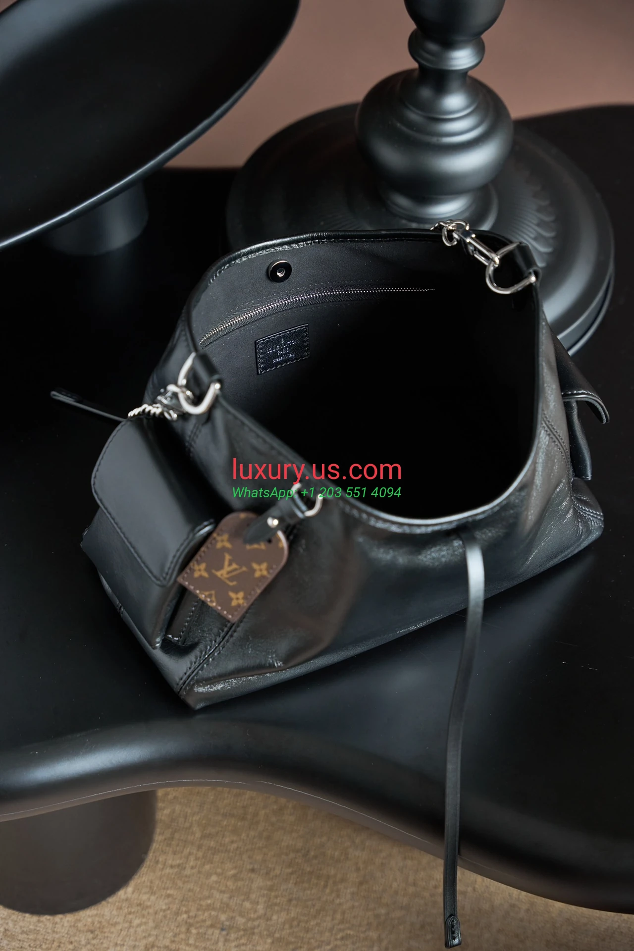 LOUISVUITTON CarryAll M24861 33.5x23x15 cm - Replica Bag high-quality replicas, exquisite design, perfect details. LOUISVUITTON CarryAll M24861 33.5x23x15 cm - Replica Bag high-quality replicas, exquisite design, perfect details.