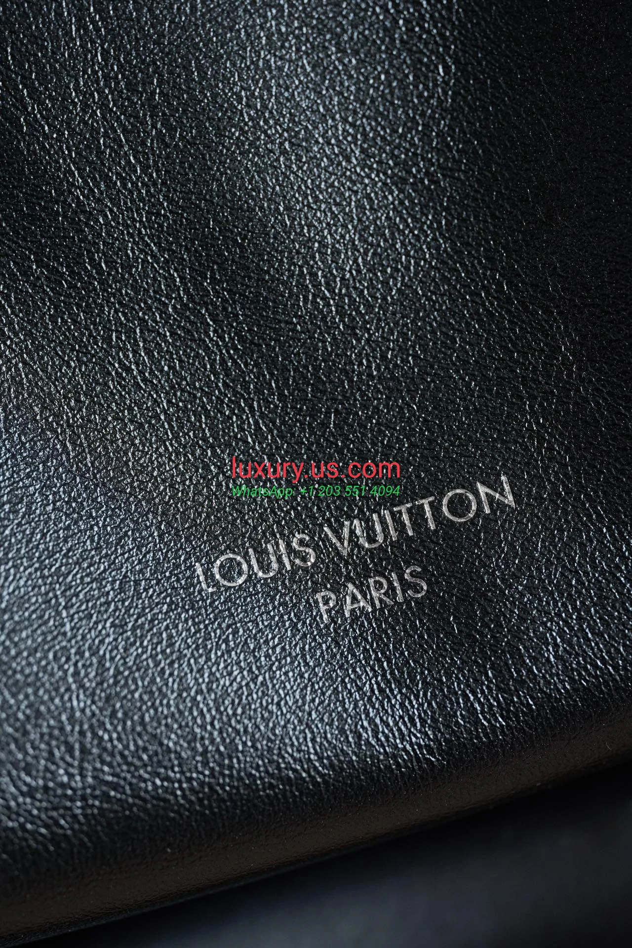 LOUISVUITTON CarryAll M24861 33.5x23x15 cm - Replica Bag high-quality replicas, exquisite design, perfect details. LOUISVUITTON CarryAll M24861 33.5x23x15 cm - Replica Bag high-quality replicas, exquisite design, perfect details.