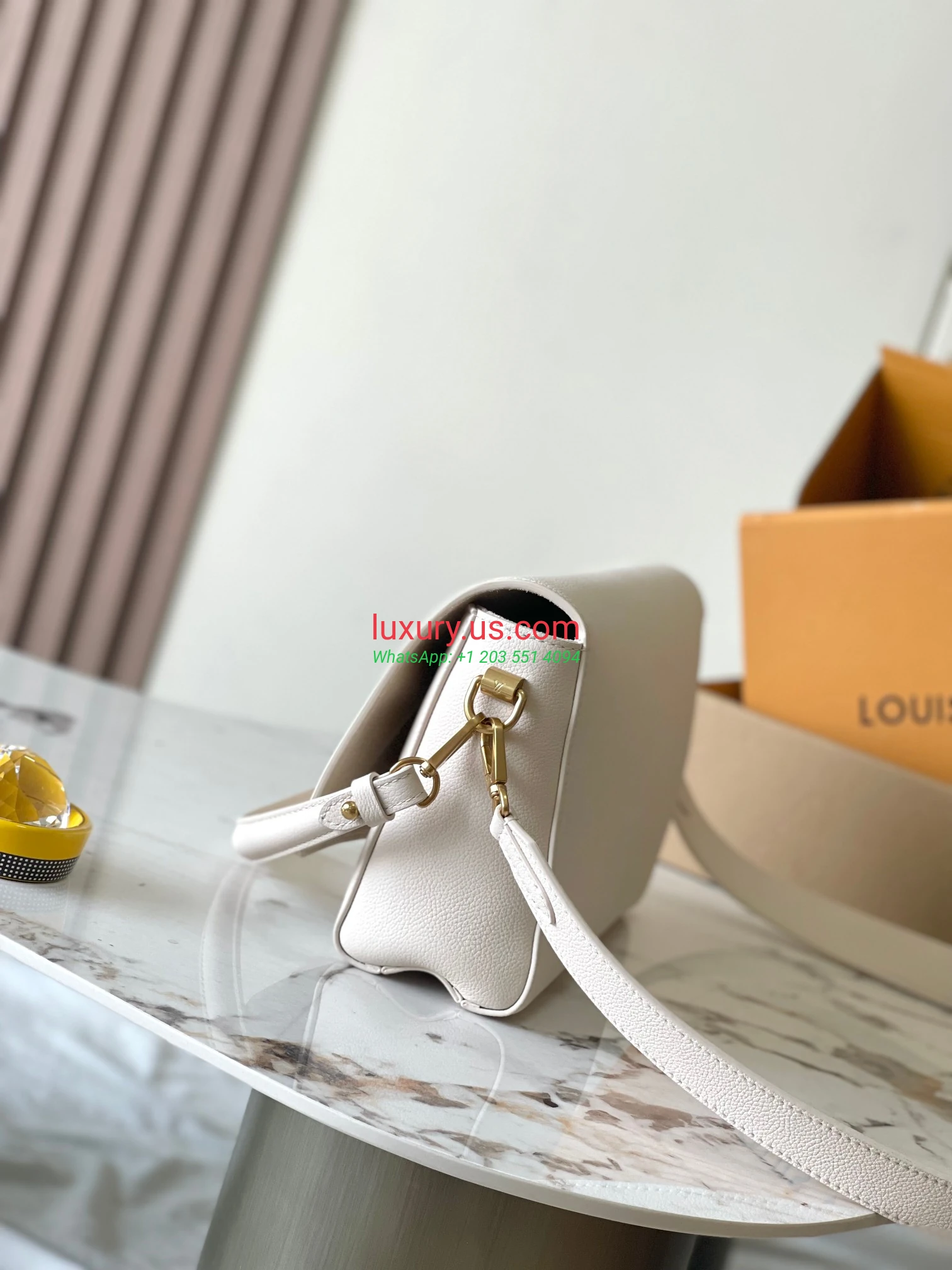 Louis Vuitton Twist M25359 27x19x9 cm Off-White - Replica Bag high-quality replicas, exquisite design, perfect details. Louis Vuitton Twist M25359 27x19x9 cm Off-White - Replica Bag high-quality replicas, exquisite design, perfect details.