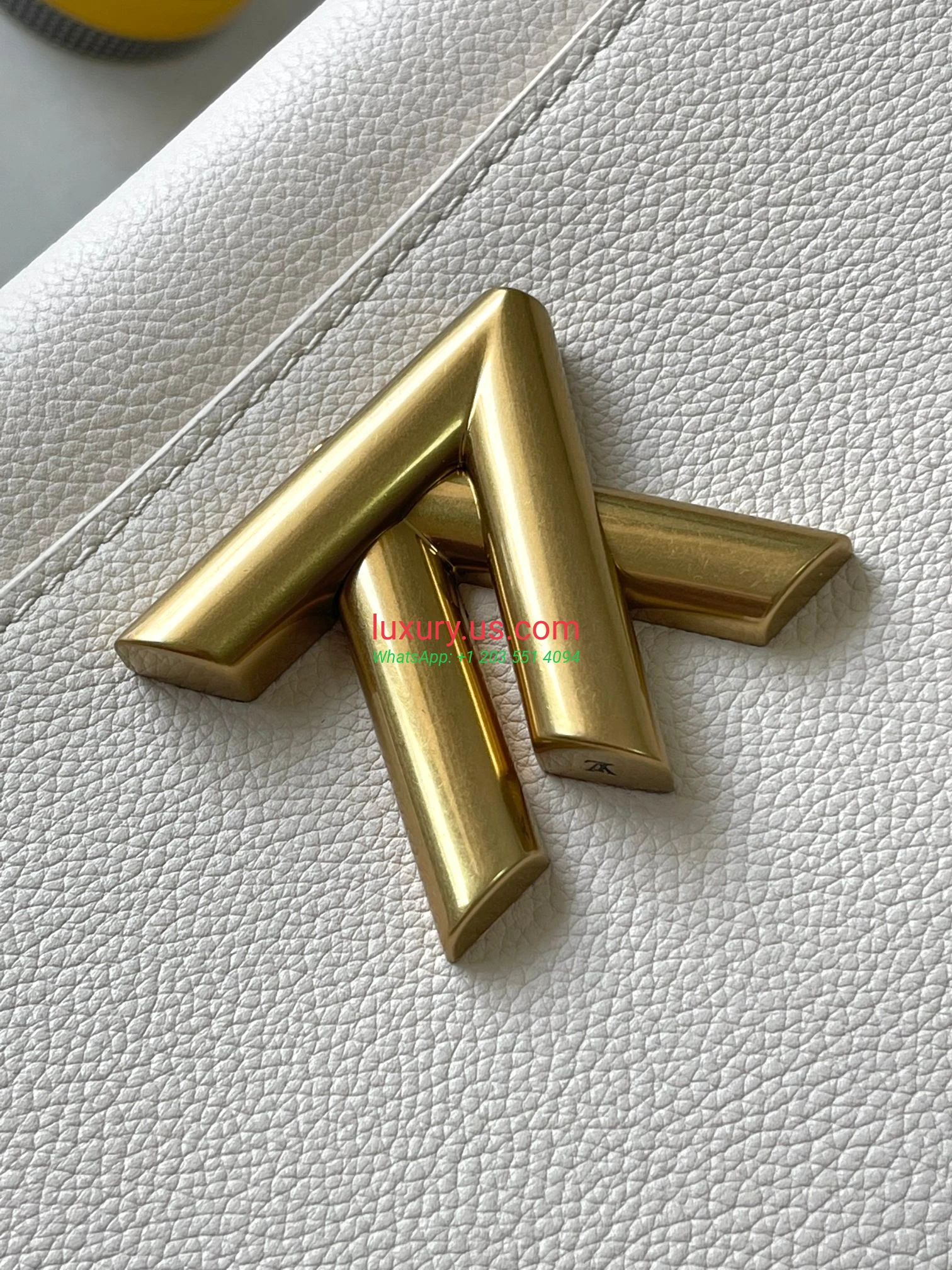 Louis Vuitton Twist M25359 27x19x9 cm Off-White - Replica Bag high-quality replicas, exquisite design, perfect details. Louis Vuitton Twist M25359 27x19x9 cm Off-White - Replica Bag high-quality replicas, exquisite design, perfect details.