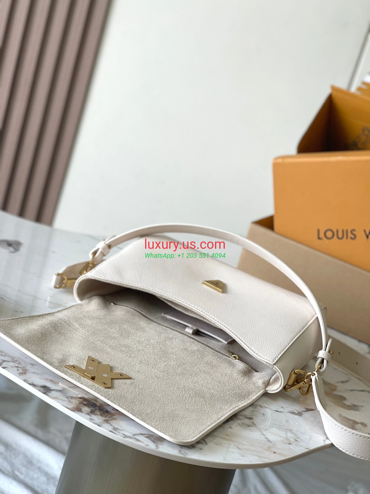 Louis Vuitton Twist M25359 27x19x9 cm Off-White - Replica Bag high-quality replicas, exquisite design, perfect details. Louis Vuitton Twist M25359 27x19x9 cm Off-White - Replica Bag high-quality replicas, exquisite design, perfect details.