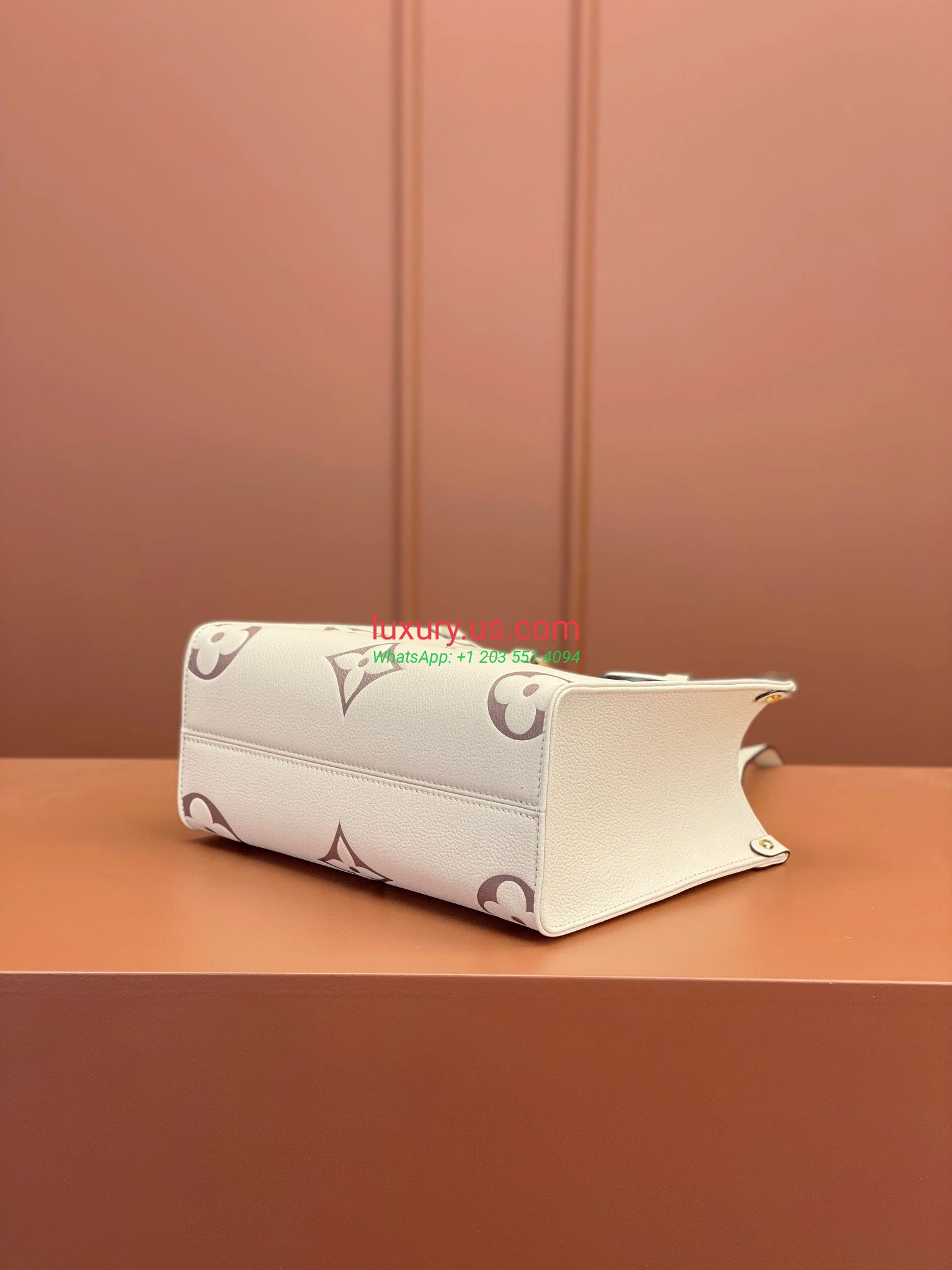 LOUISVUITTON OnTheGo M45653 25x19x11.5 cm White - Replica Bag high-quality replicas, exquisite design, perfect details. LOUISVUITTON OnTheGo M45653 25x19x11.5 cm White - Replica Bag high-quality replicas, exquisite design, perfect details.