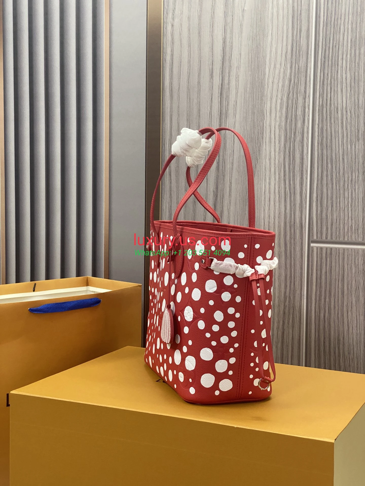 LOUISVUITTON Neverfull M46422 31x28x14 cm Red Polka Dots - Replica Bag high-quality replicas, exquisite design, perfect details. LOUISVUITTON Neverfull M46422 31x28x14 cm Red Polka Dots - Replica Bag high-quality replicas, exquisite design, perfect details.