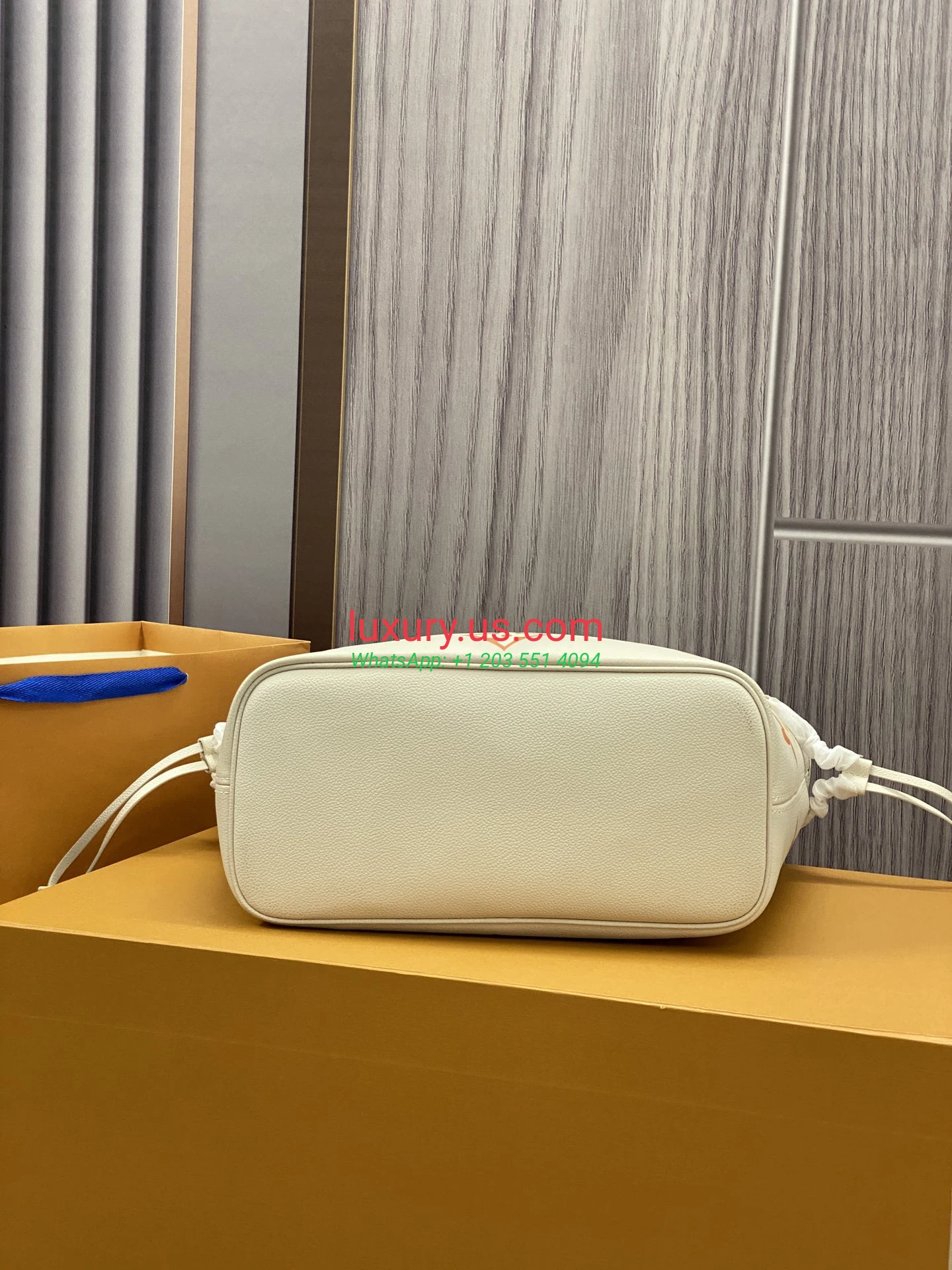 LOUISVUITTON Neverfull M46516 31x28x14 cm Off-White - Replica Bag high-quality replicas, exquisite design, perfect details. LOUISVUITTON Neverfull M46516 31x28x14 cm Off-White - Replica Bag high-quality replicas, exquisite design, perfect details.