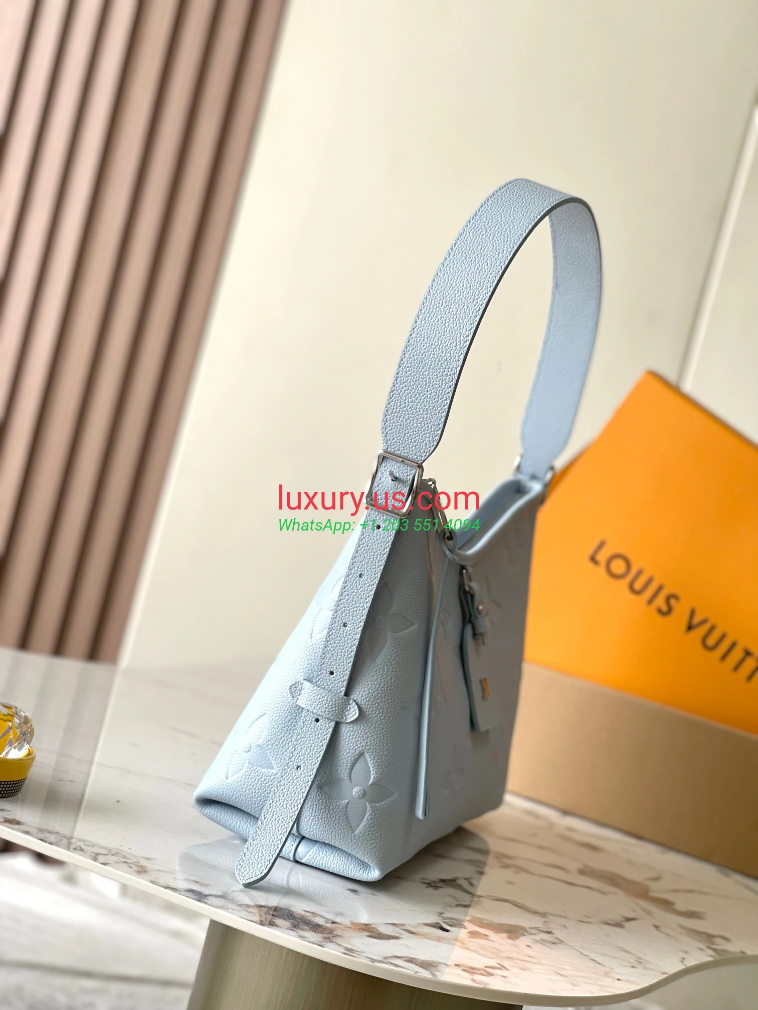 LOUISVUITTON CarryAll M46673 29x24x12 cm Blue - Replica Bag high-quality replicas, exquisite design, perfect details. LOUISVUITTON CarryAll M46673 29x24x12 cm Blue - Replica Bag high-quality replicas, exquisite design, perfect details.