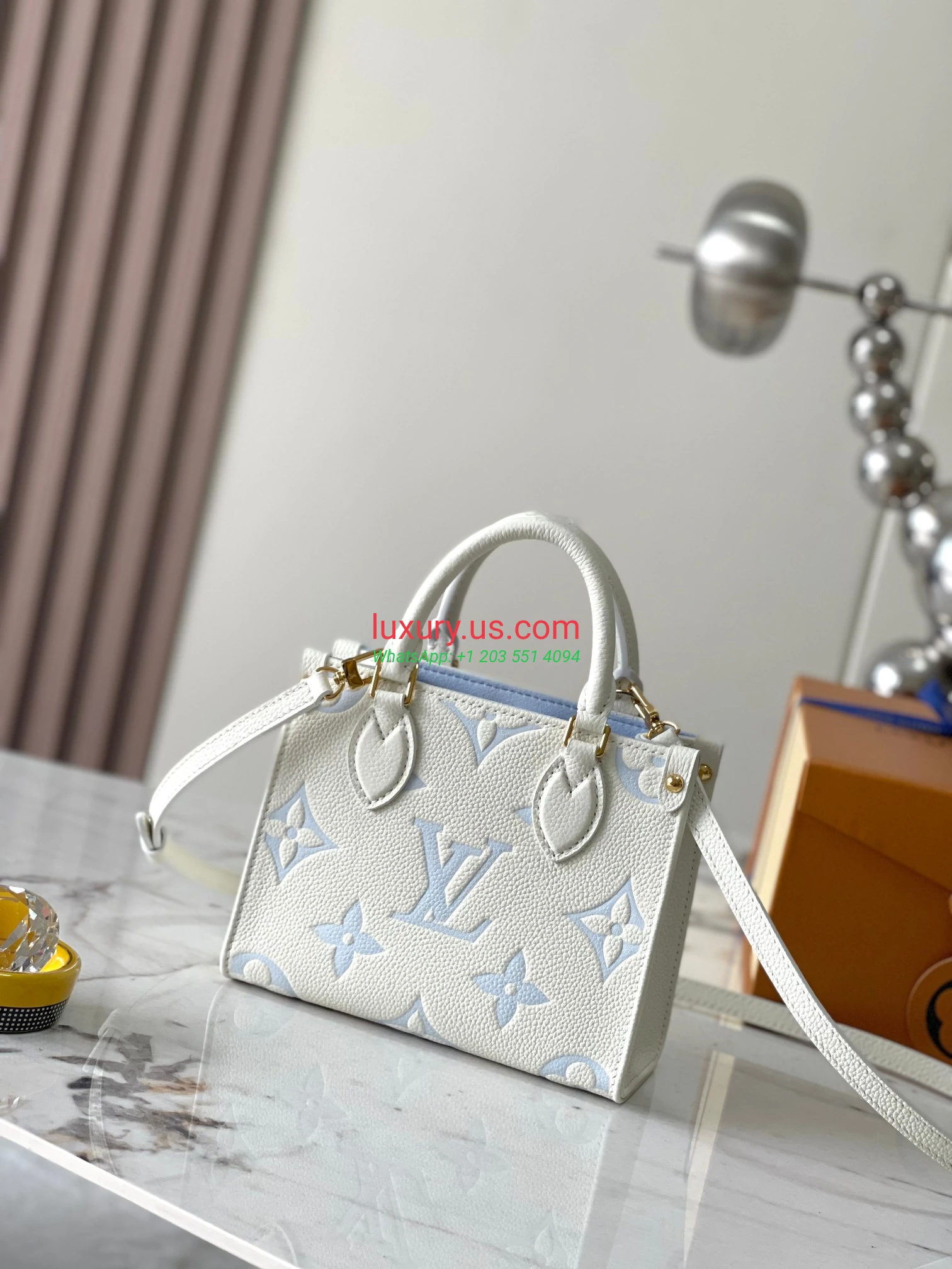 LOUISVUITTON OnTheGo M47054 Blue 18x15x8.5 cm - Replica Bag high-quality replicas, exquisite design, perfect details. LOUISVUITTON OnTheGo M47054 Blue 18x15x8.5 cm - Replica Bag high-quality replicas, exquisite design, perfect details.