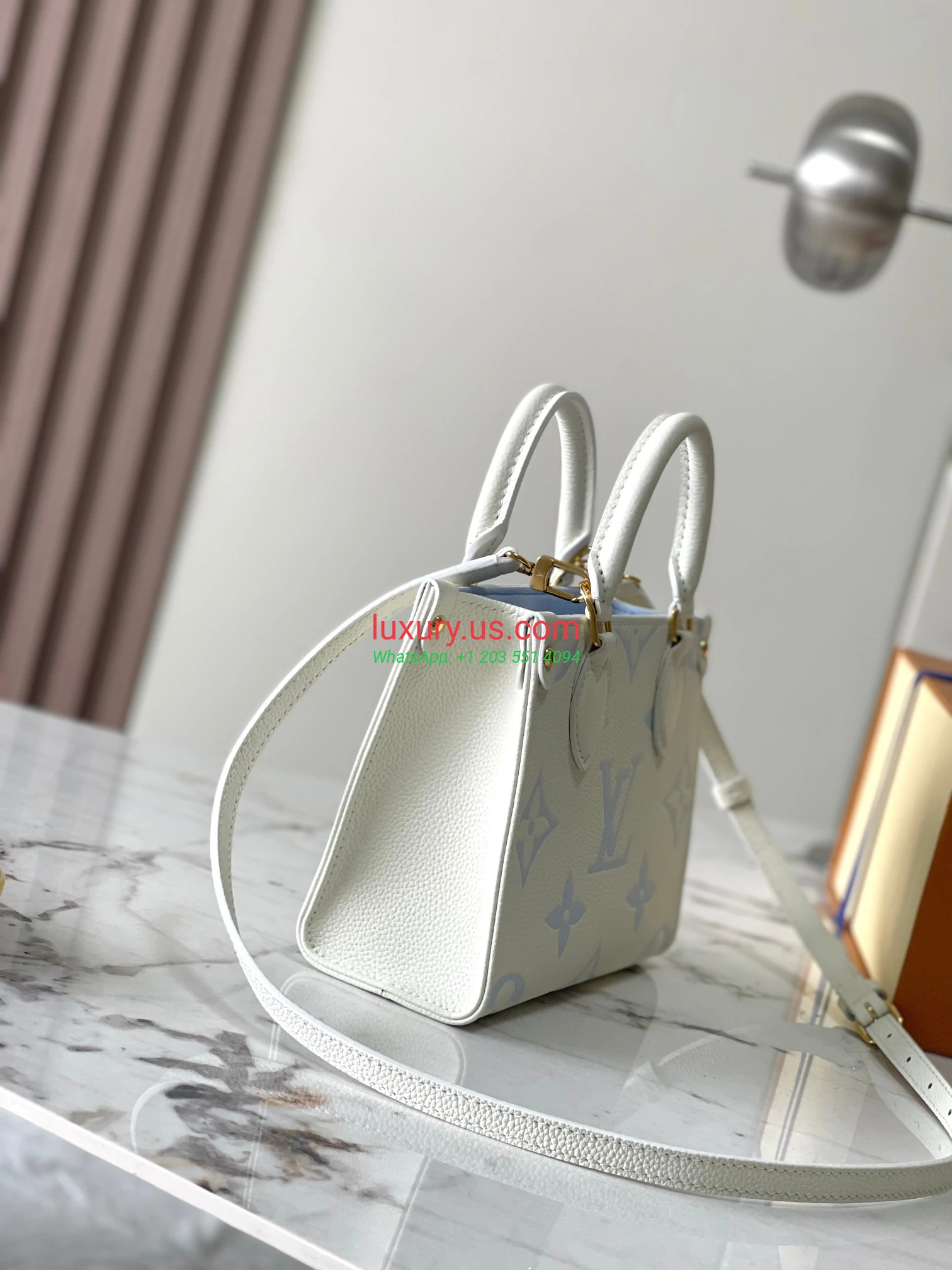 LOUISVUITTON OnTheGo M47054 Blue 18x15x8.5 cm - Replica Bag high-quality replicas, exquisite design, perfect details. LOUISVUITTON OnTheGo M47054 Blue 18x15x8.5 cm - Replica Bag high-quality replicas, exquisite design, perfect details.
